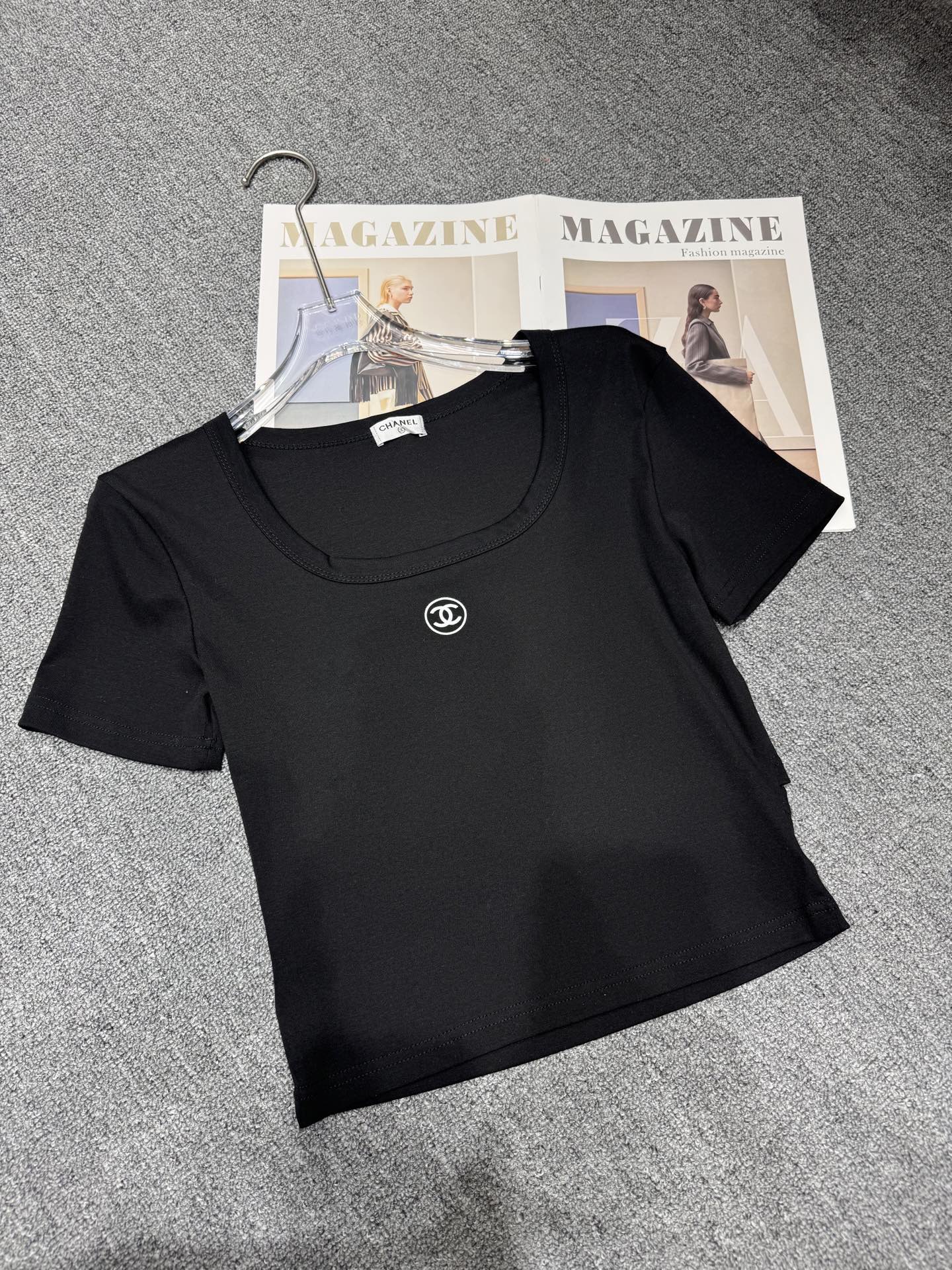 Simple personality waist-baring short sleeves