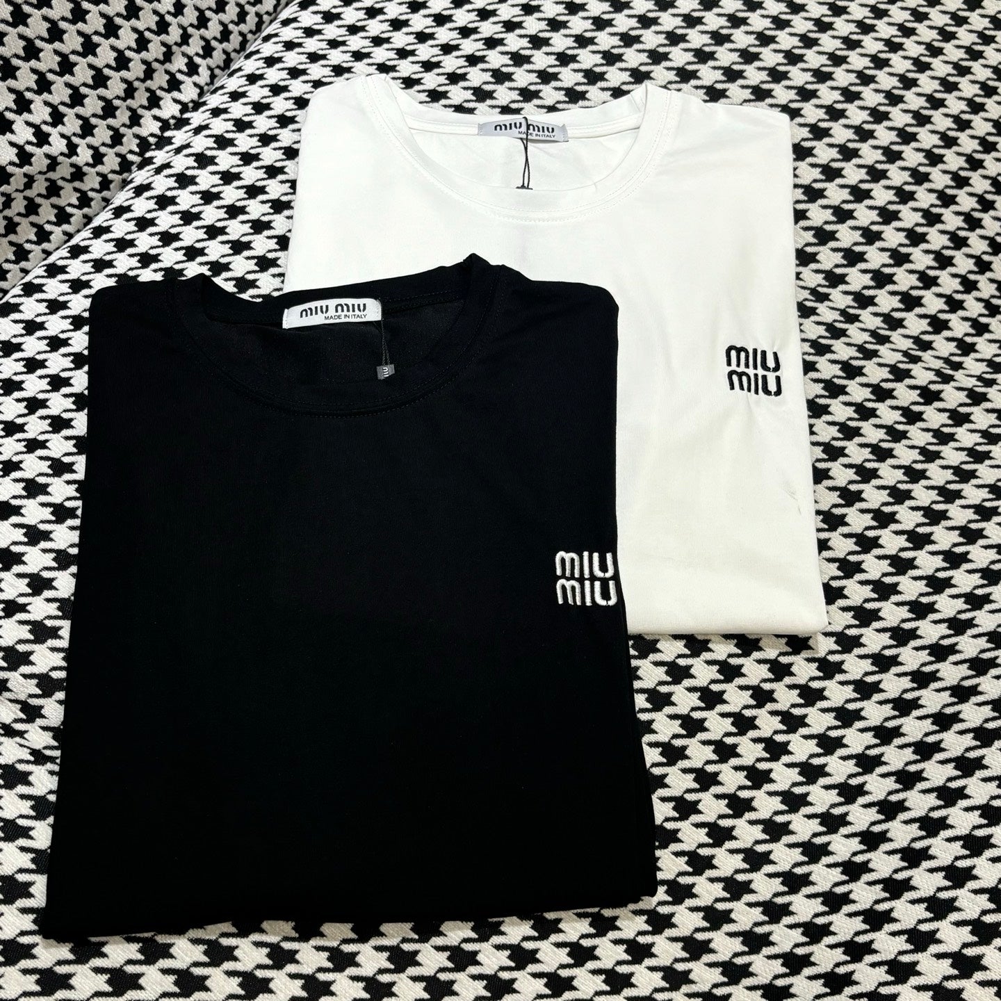 Simple round neck small logo two-tone short sleeves