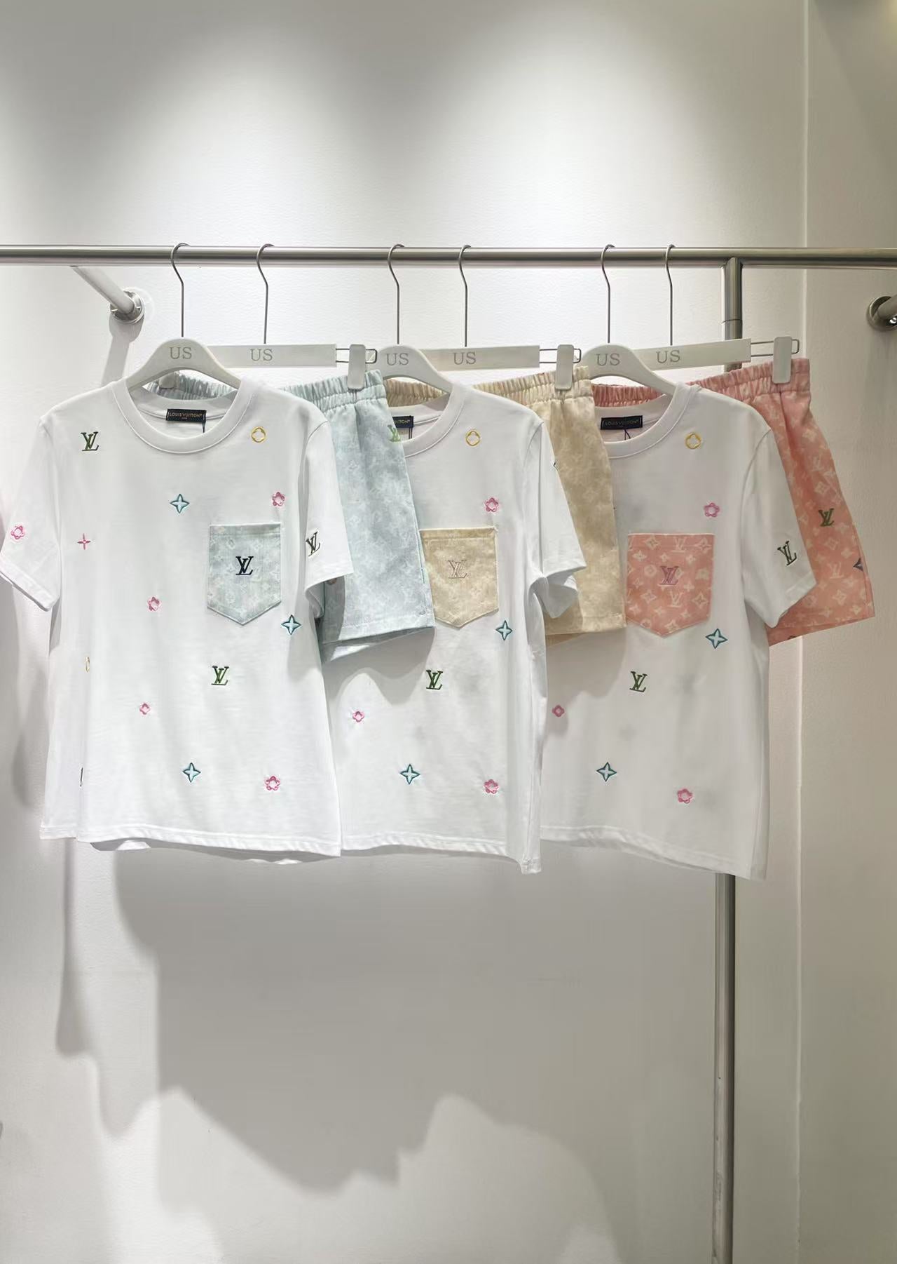 Simple candy color round neck logo short sleeve + shorts set