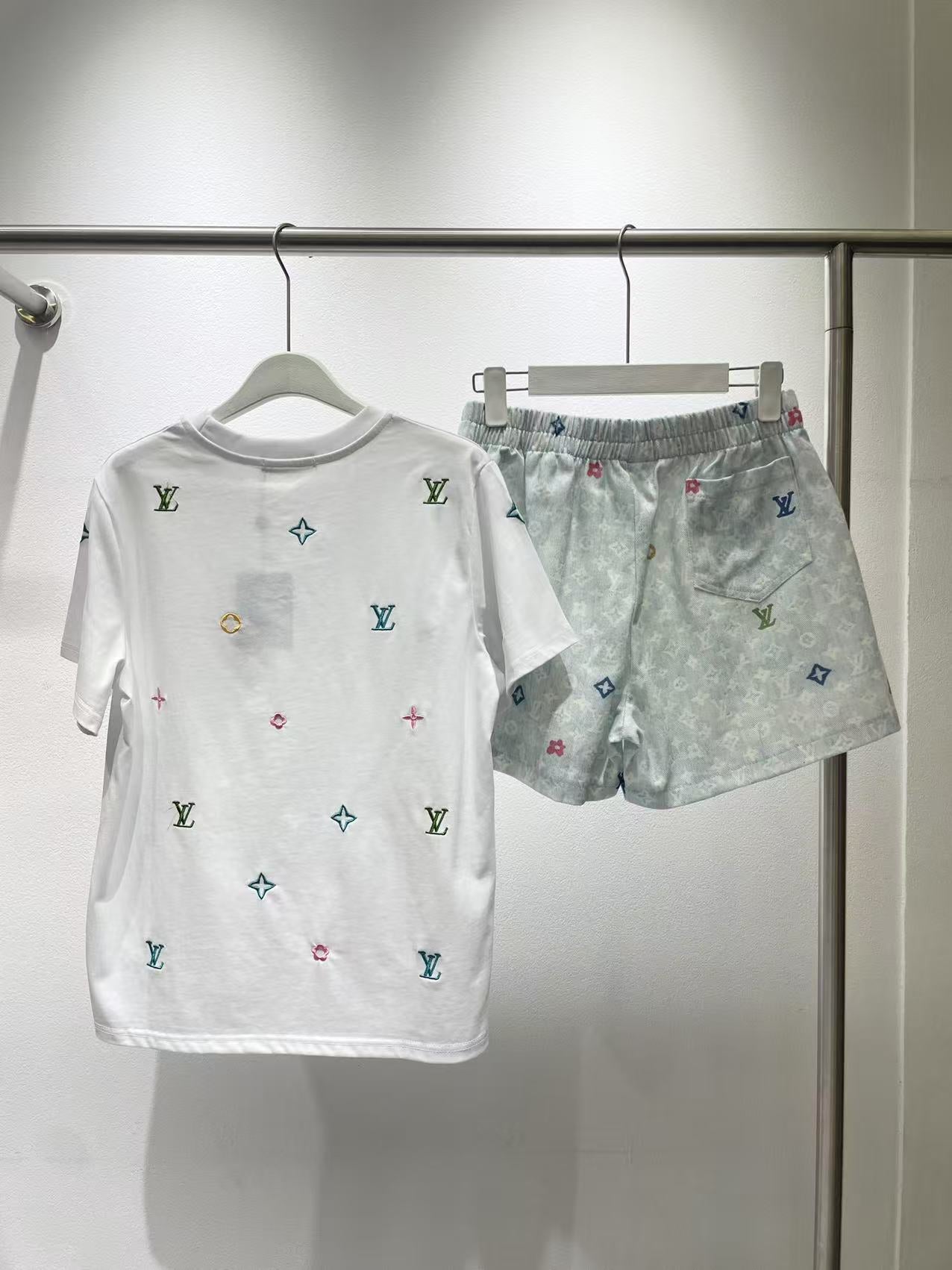 Simple candy color round neck logo short sleeve + shorts set