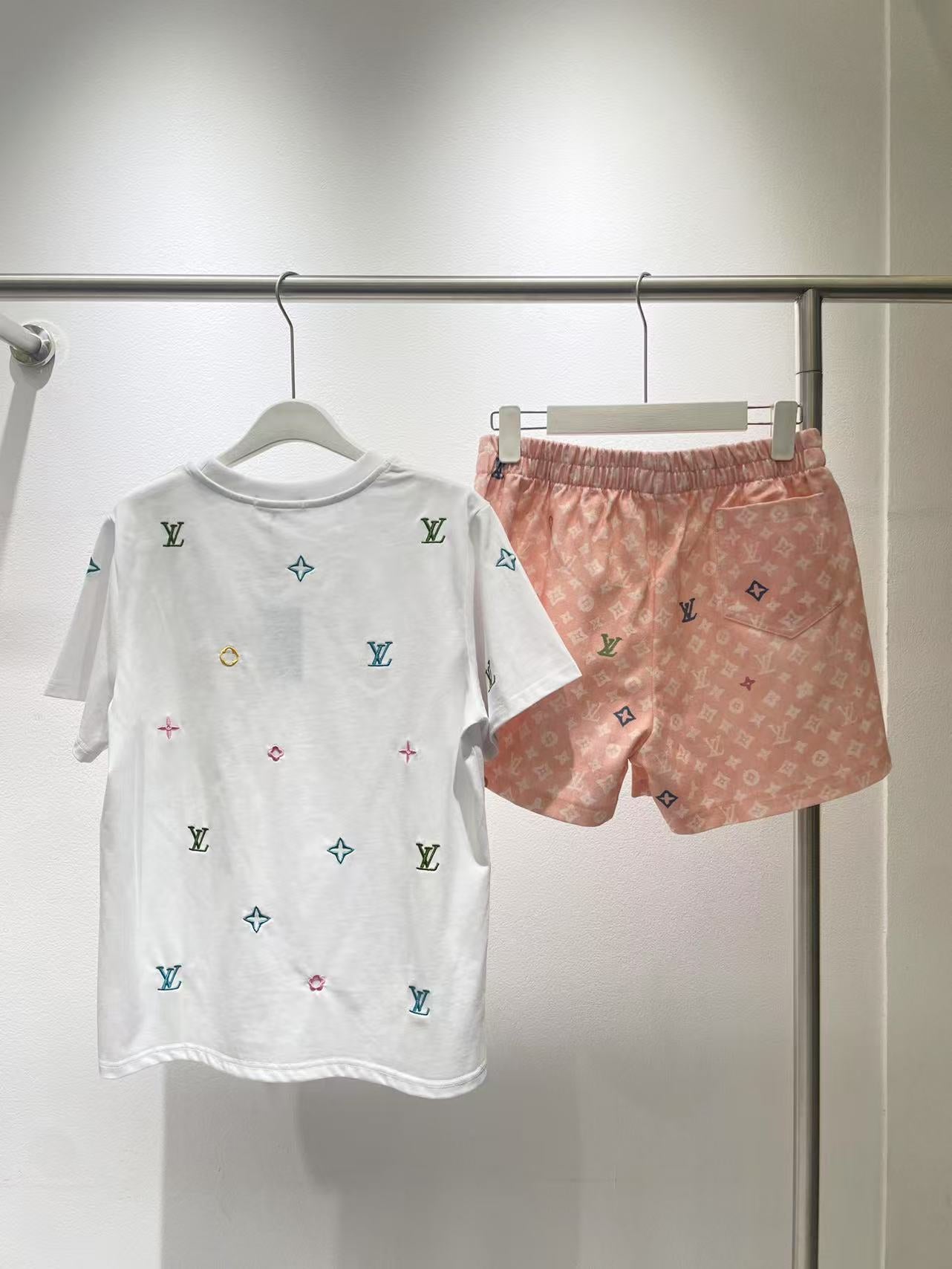 Simple candy color round neck logo short sleeve + shorts set