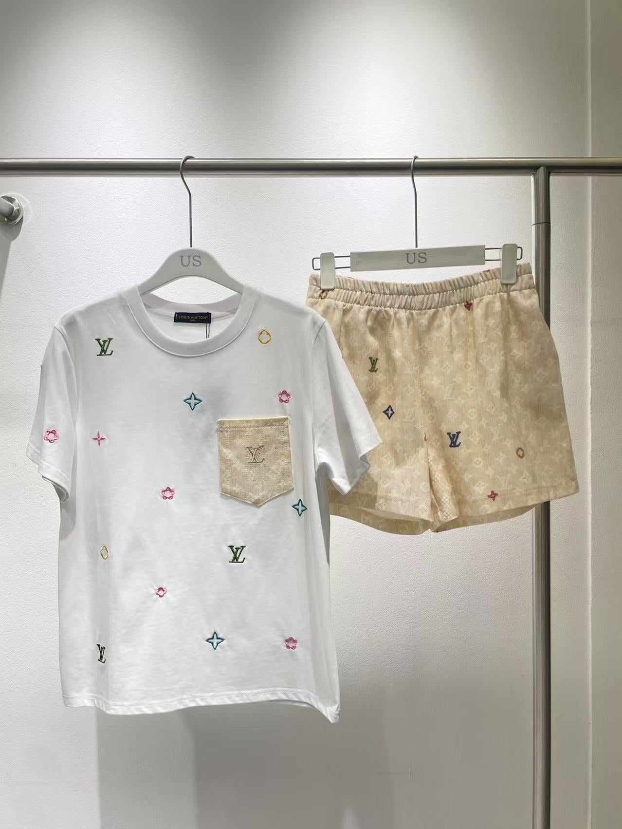 Simple candy color round neck logo short sleeve + shorts set