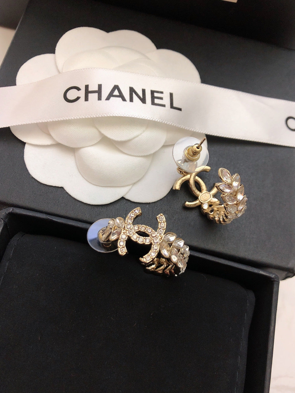 Double C heavy luxury earrings
