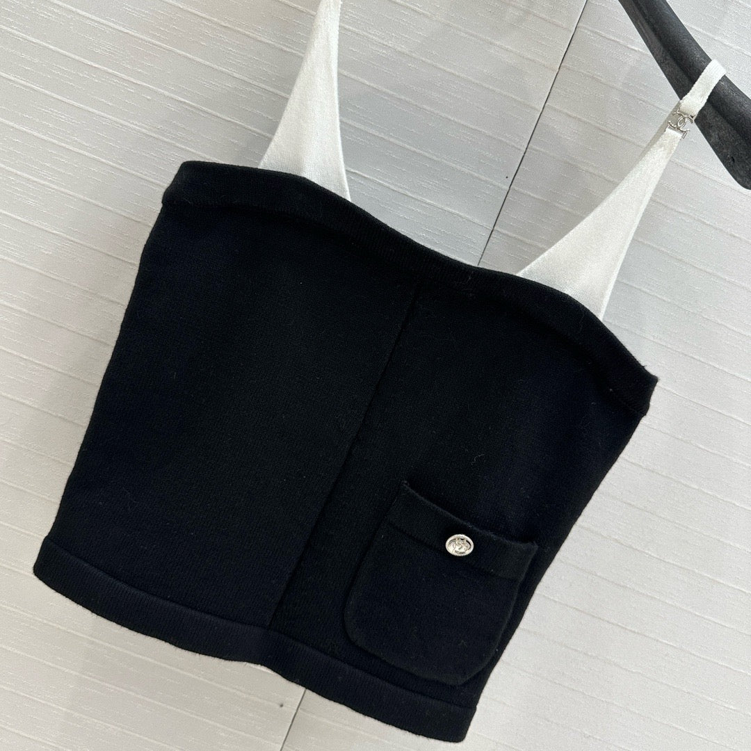 Contrast stitching knitted suspender vest