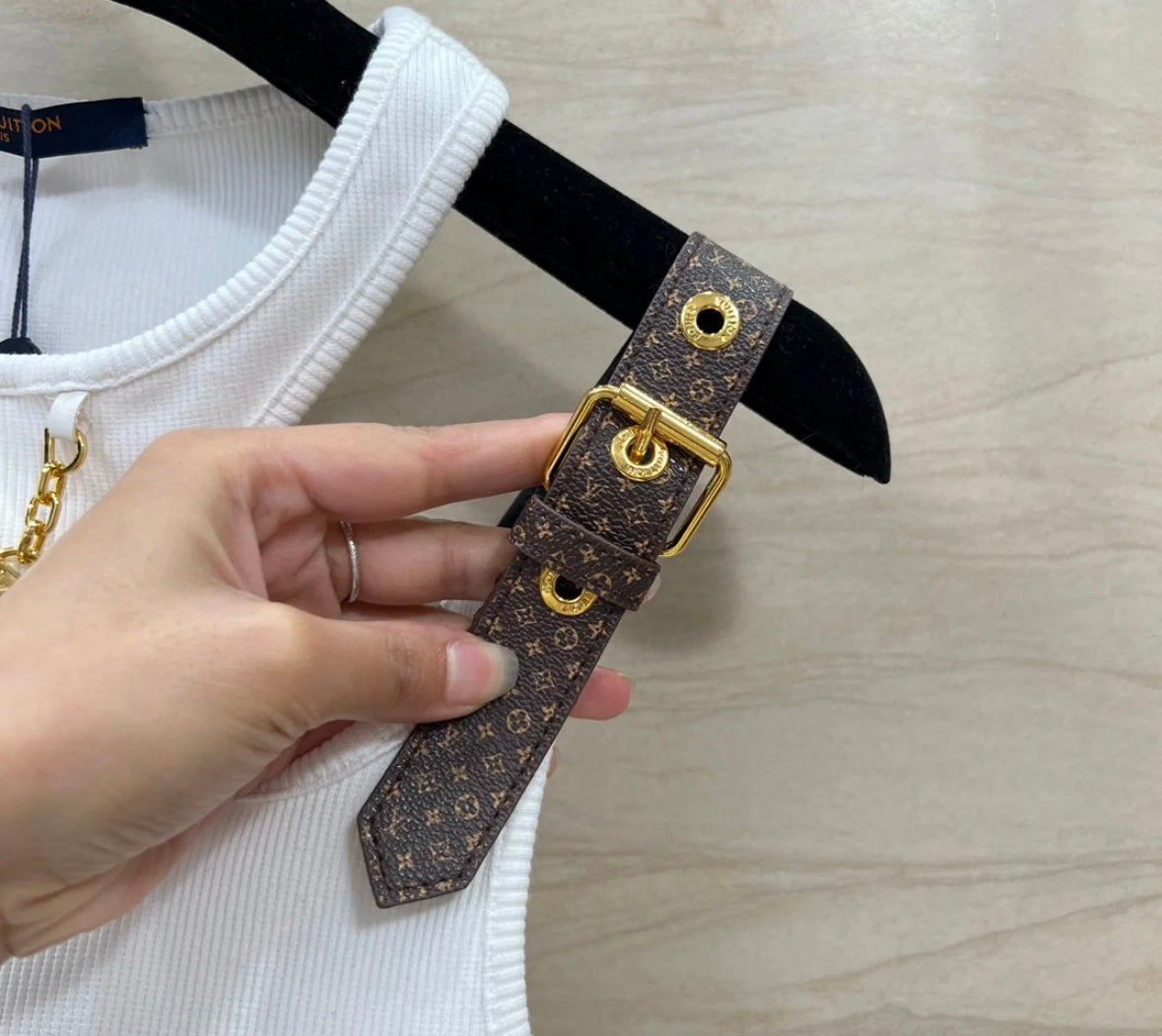Belt buckle design elastic vest