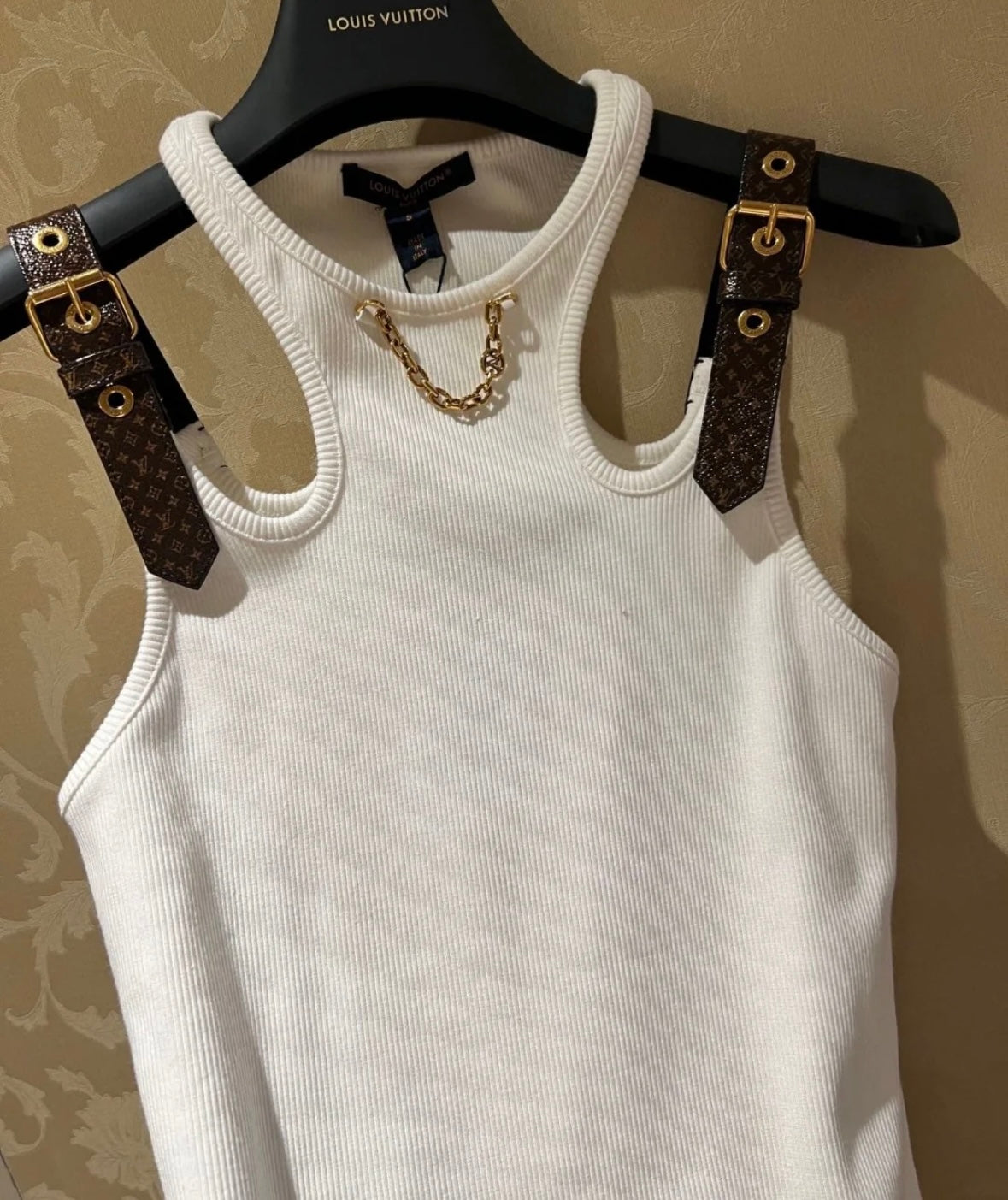Belt buckle design elastic vest