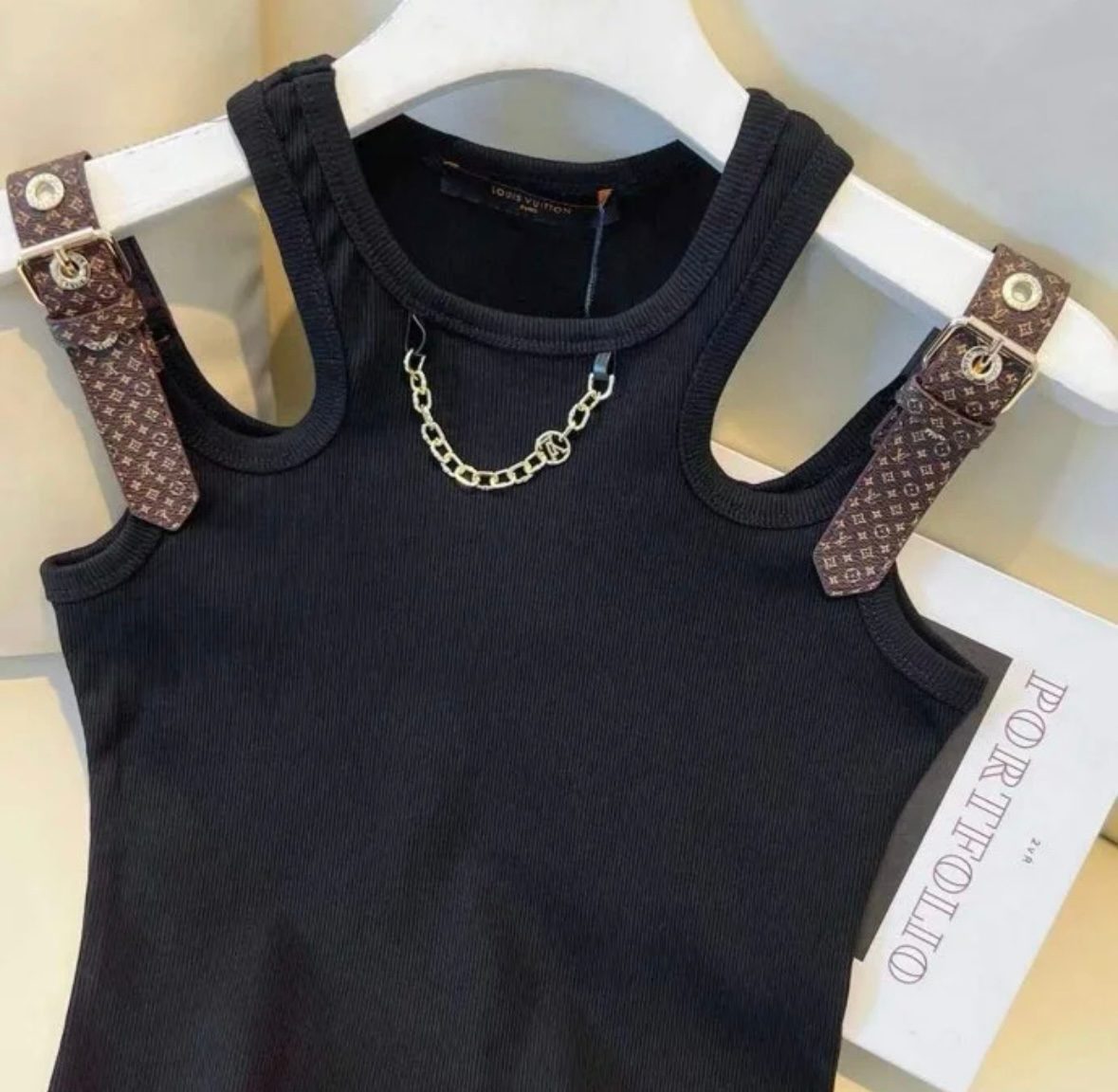 Belt buckle design elastic vest