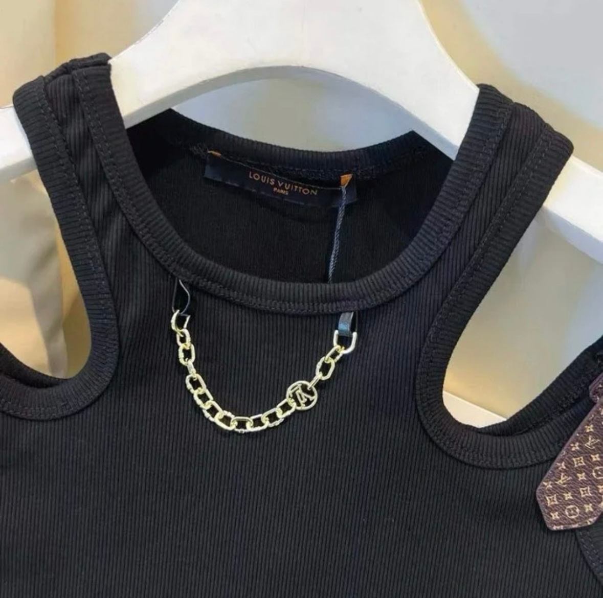 Belt buckle design elastic vest