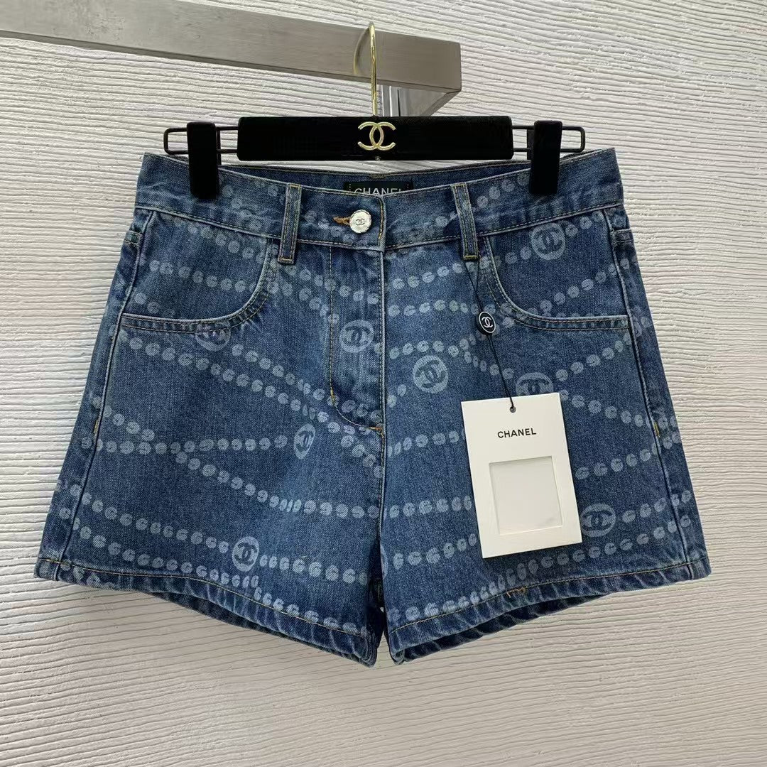 Pearl chain printed denim shorts