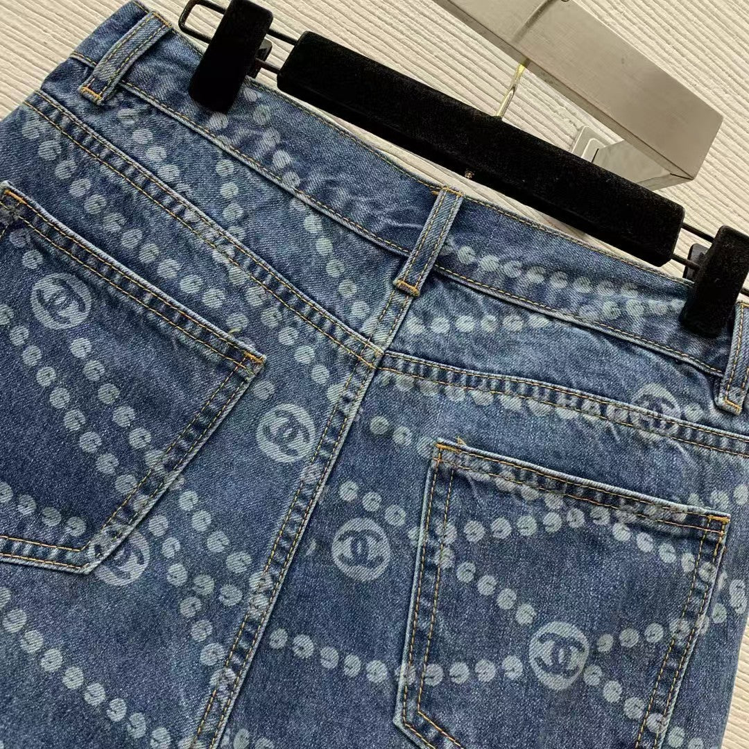 Pearl chain printed denim shorts