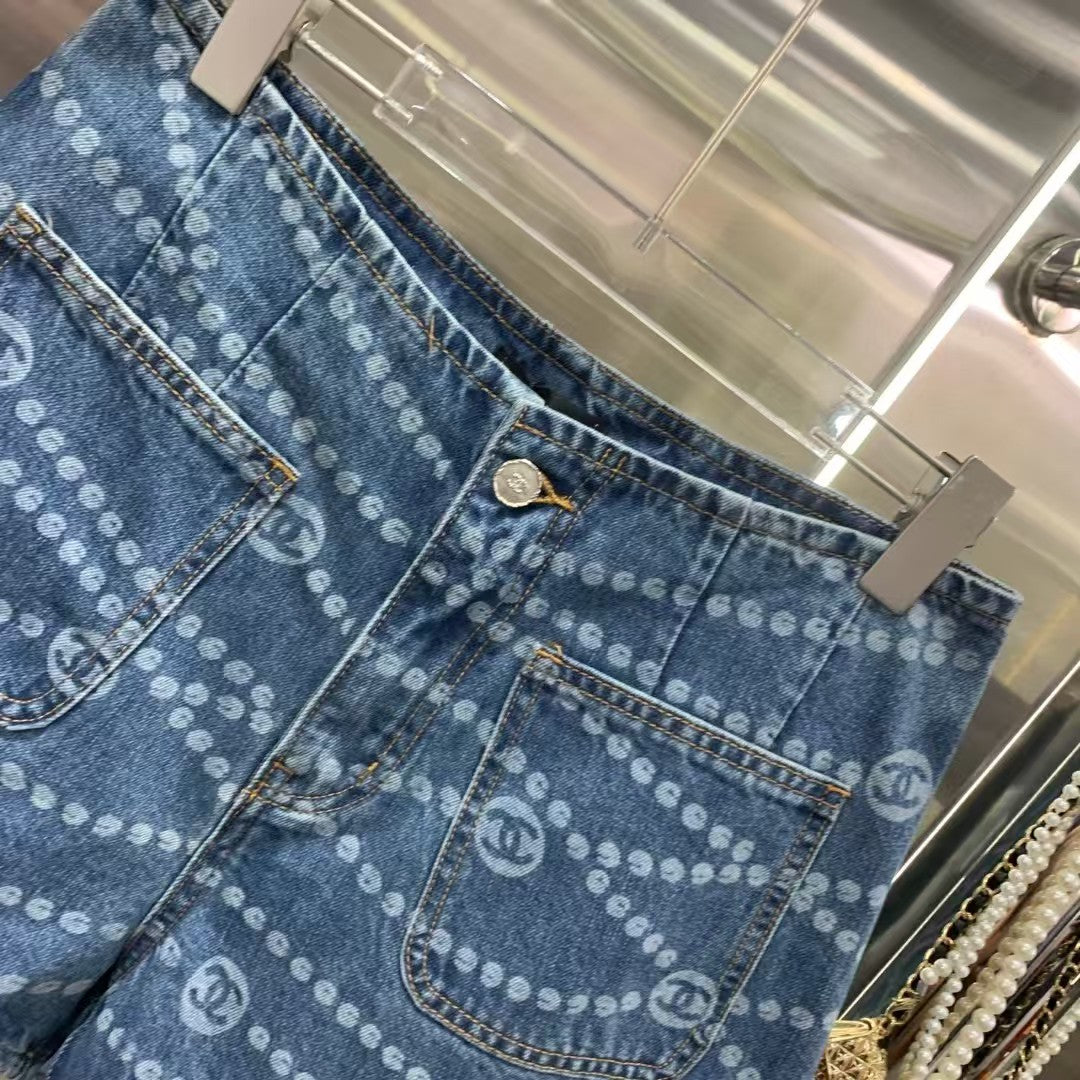 Pearl chain printed shorts with large pockets on both sides
