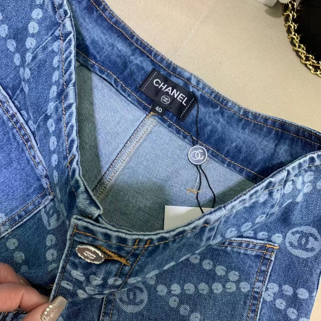 Pearl chain printed shorts with large pockets on both sides