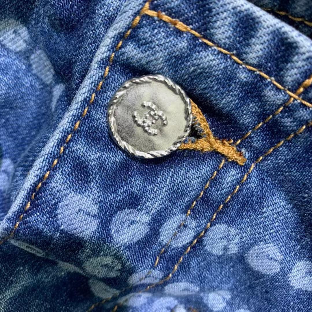 Pearl chain printed shorts with large pockets on both sides