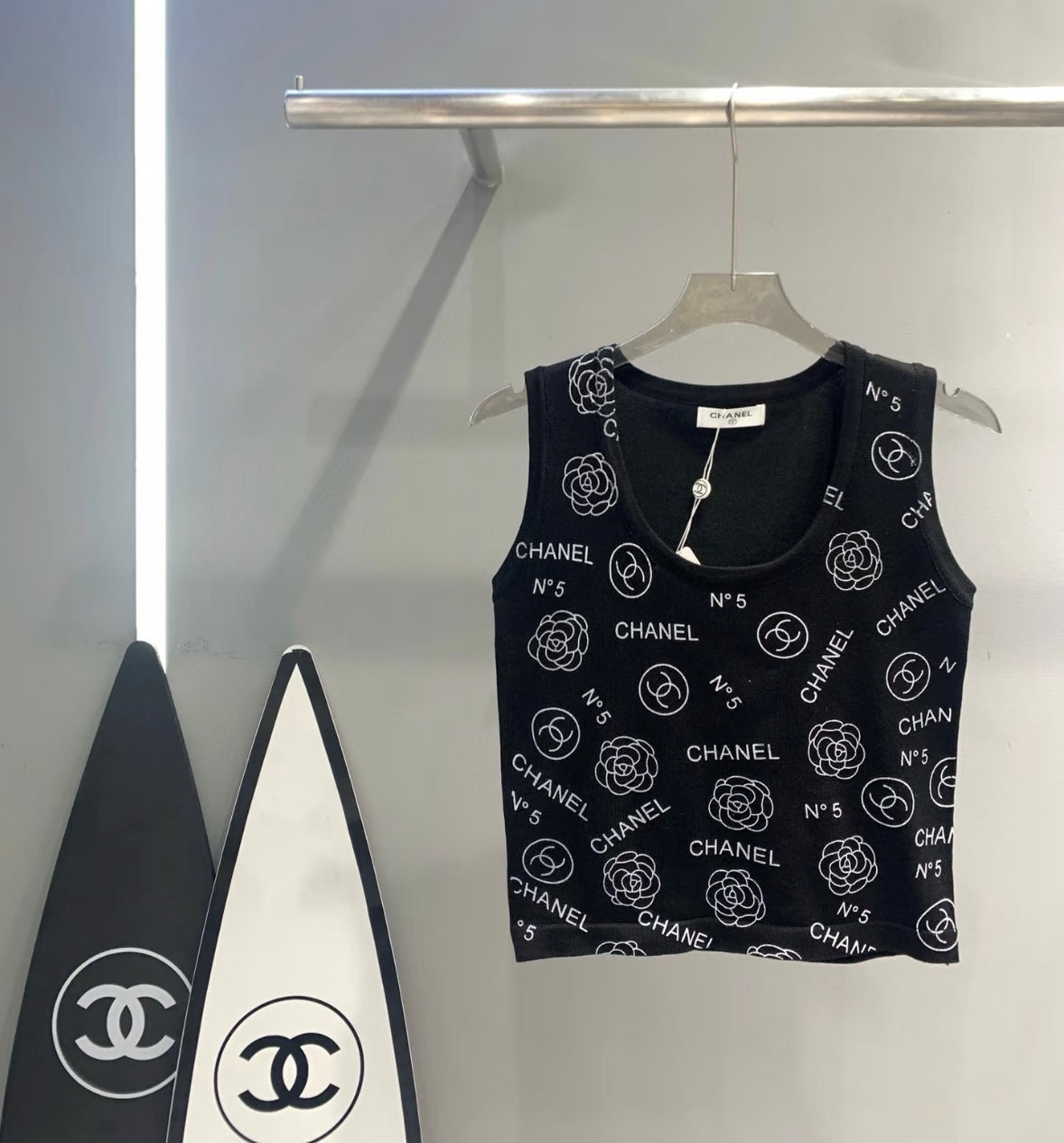 Camellia letter printed vest