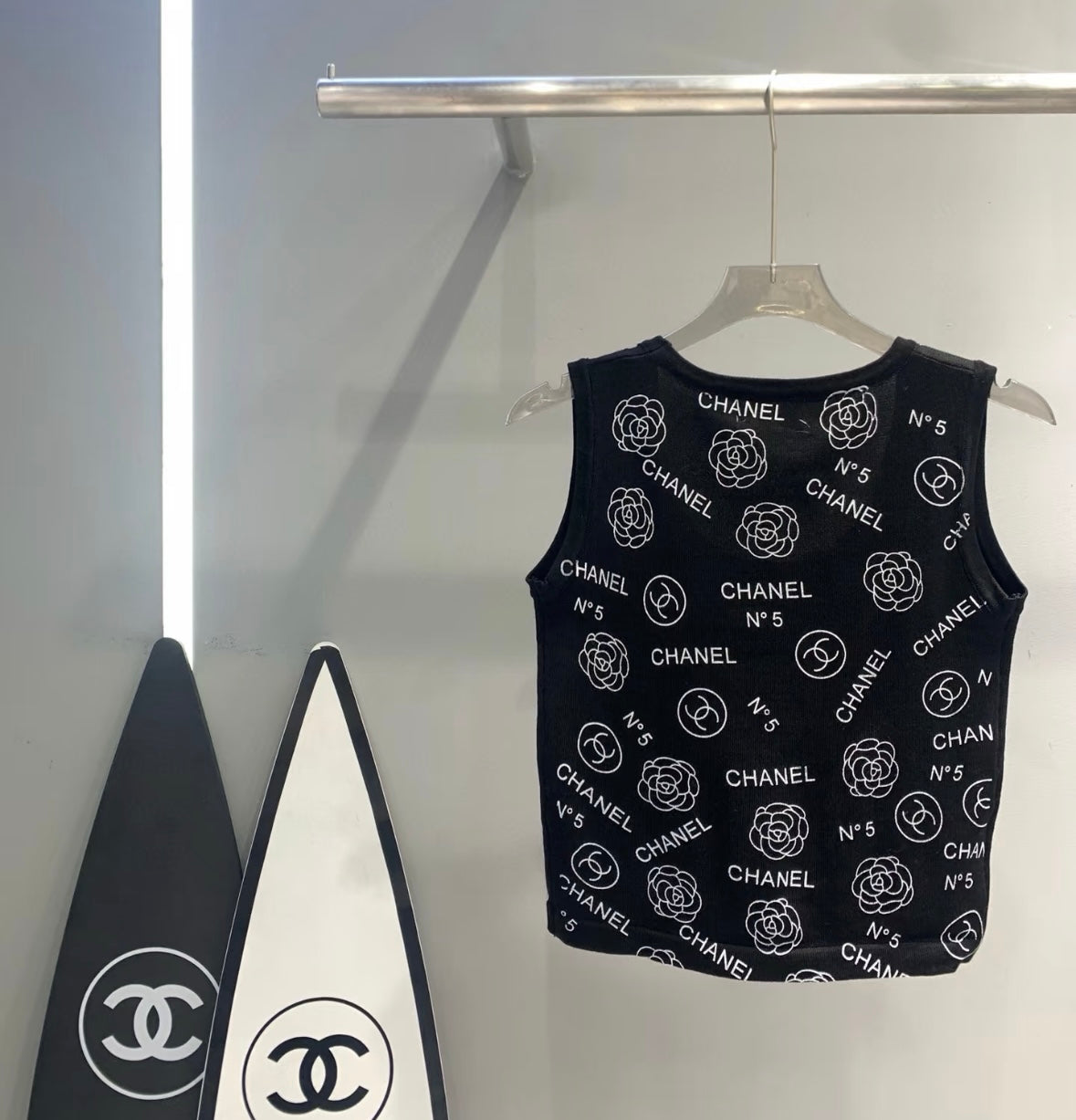 Camellia letter printed vest