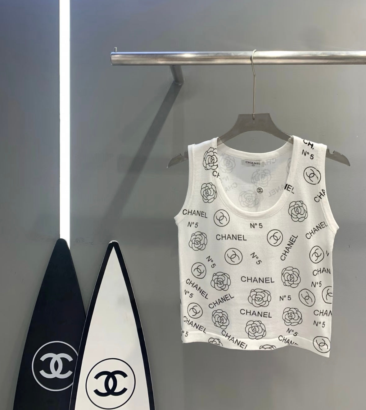 Camellia letter printed vest