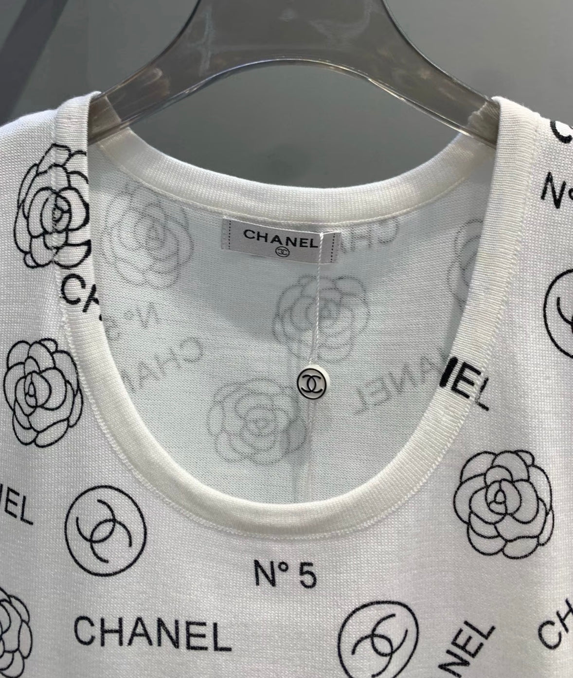 Camellia letter printed vest