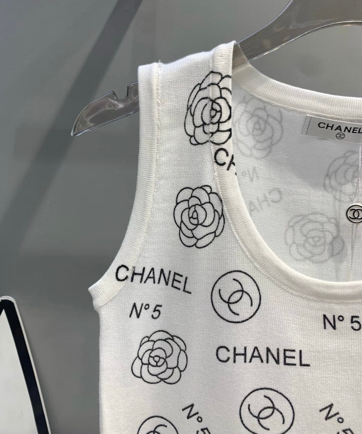 Camellia letter printed vest