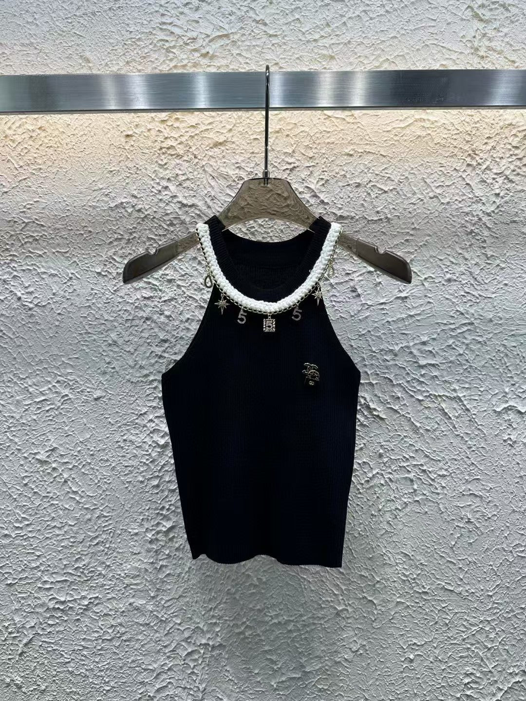 Luxurious and fashionable cropped vest with metallic embellishments