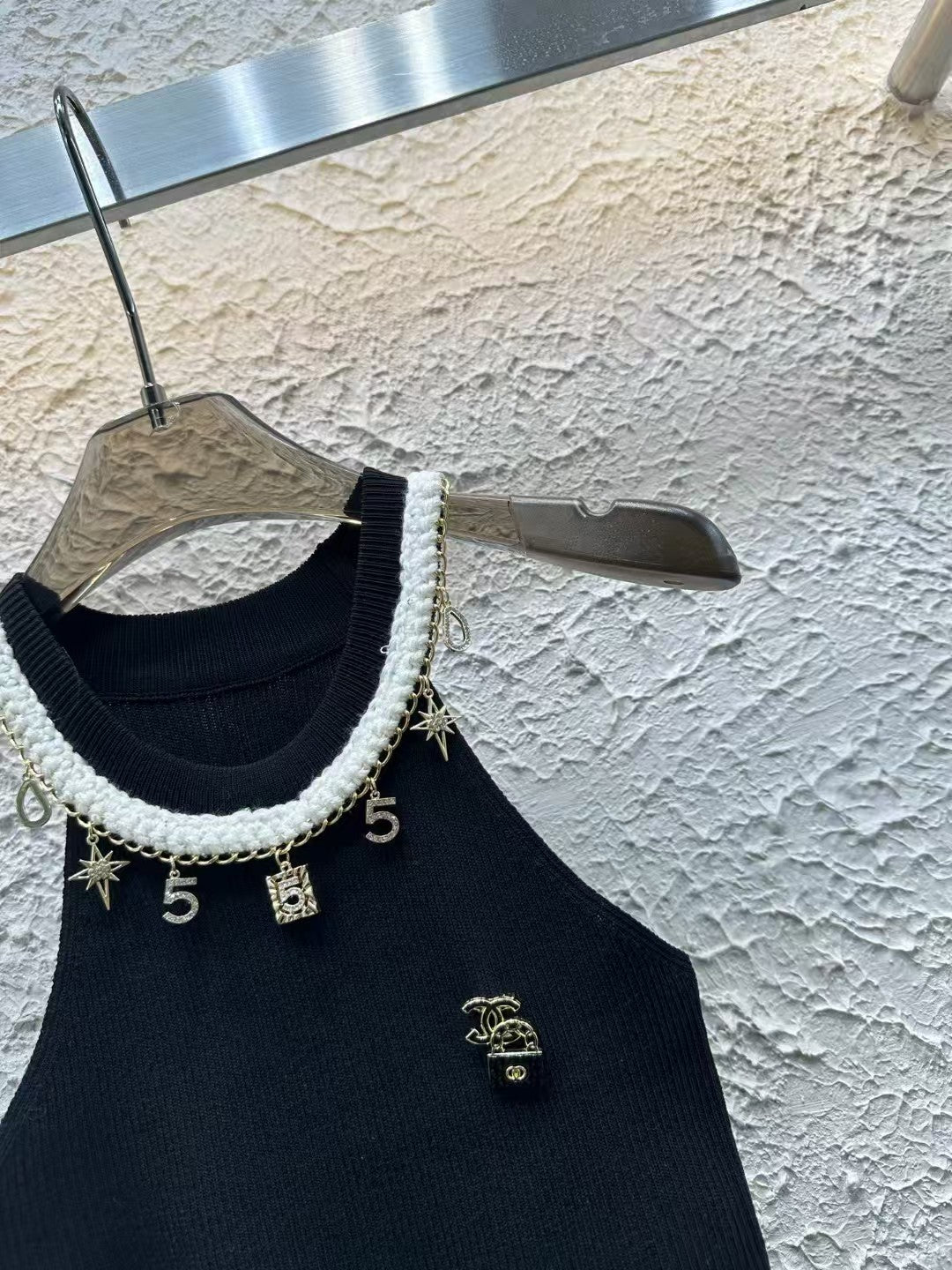 Luxurious and fashionable cropped vest with metallic embellishments