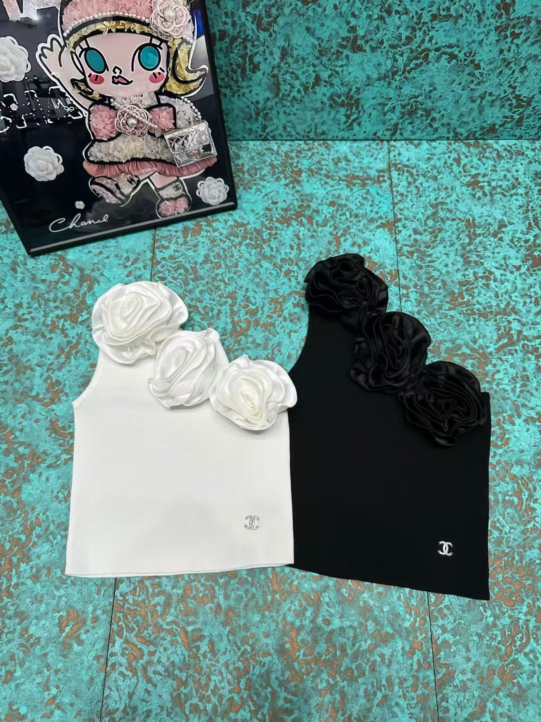 Flower-decorated dress-style vest