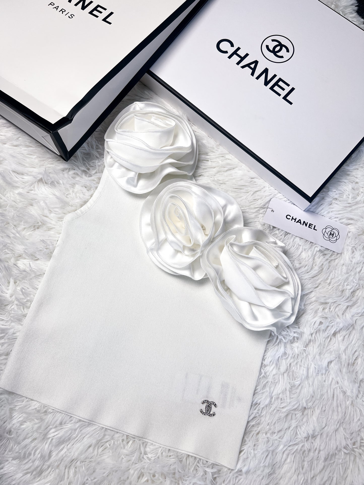 Flower-decorated dress-style vest