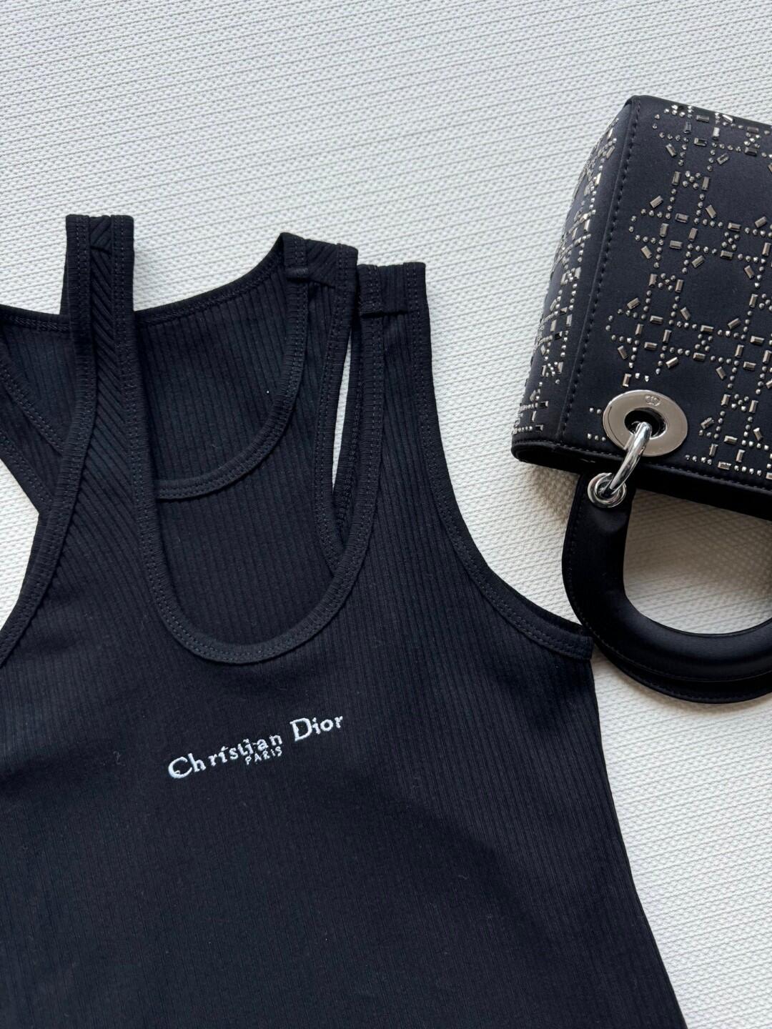 New asymmetric vest with crossed personality