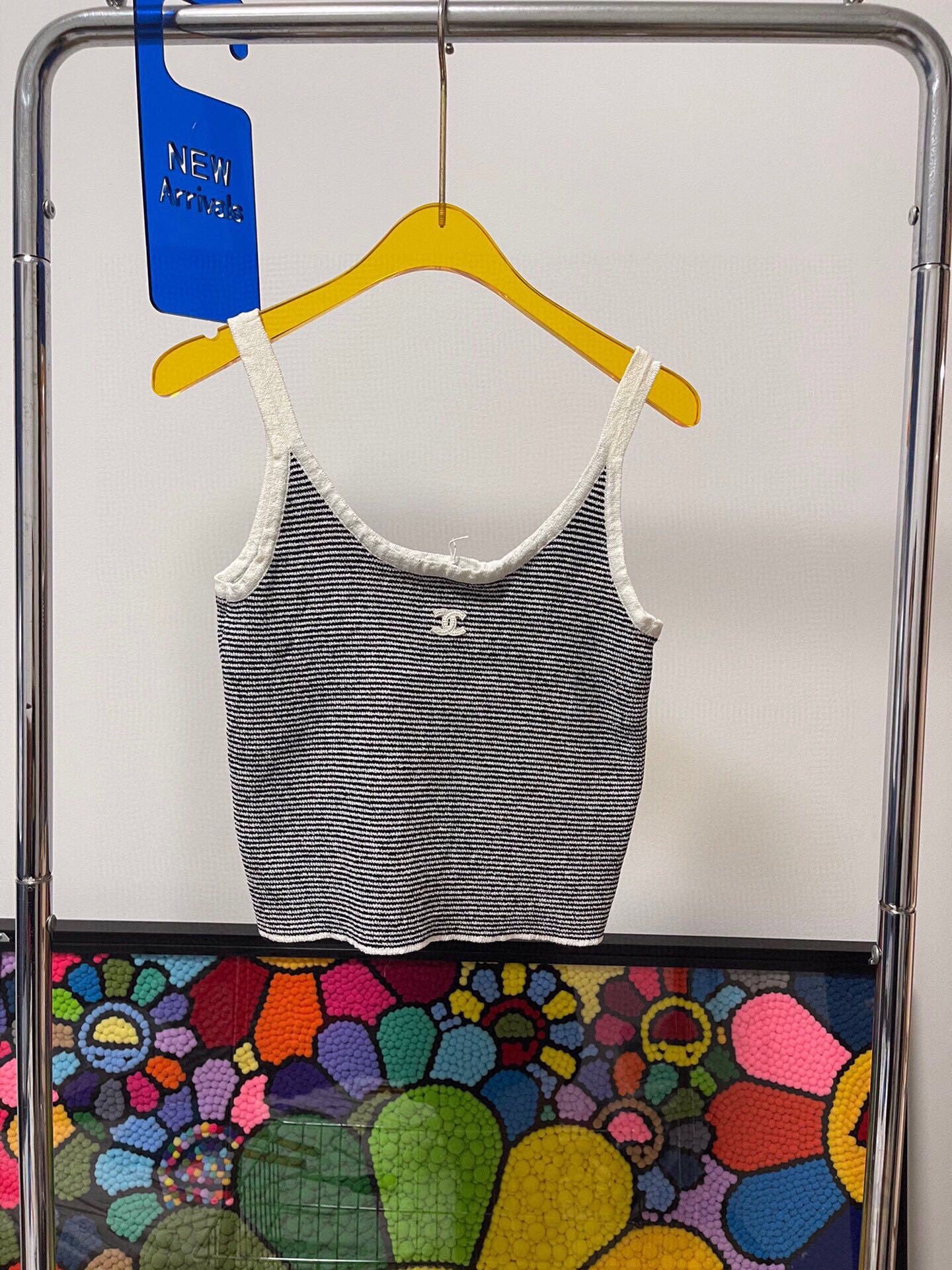 Two-color striped round neck suspender vest