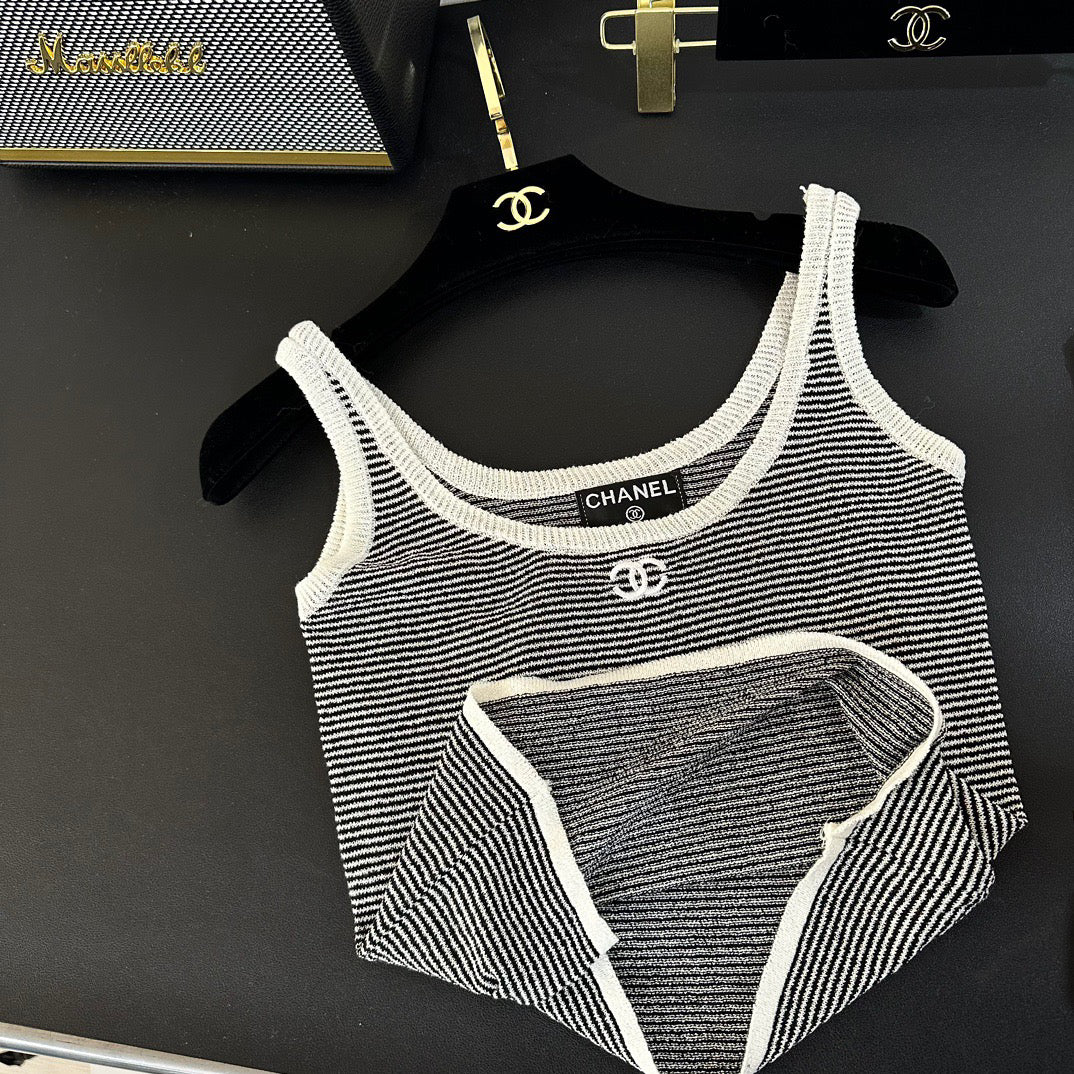 Two-color striped round neck suspender vest