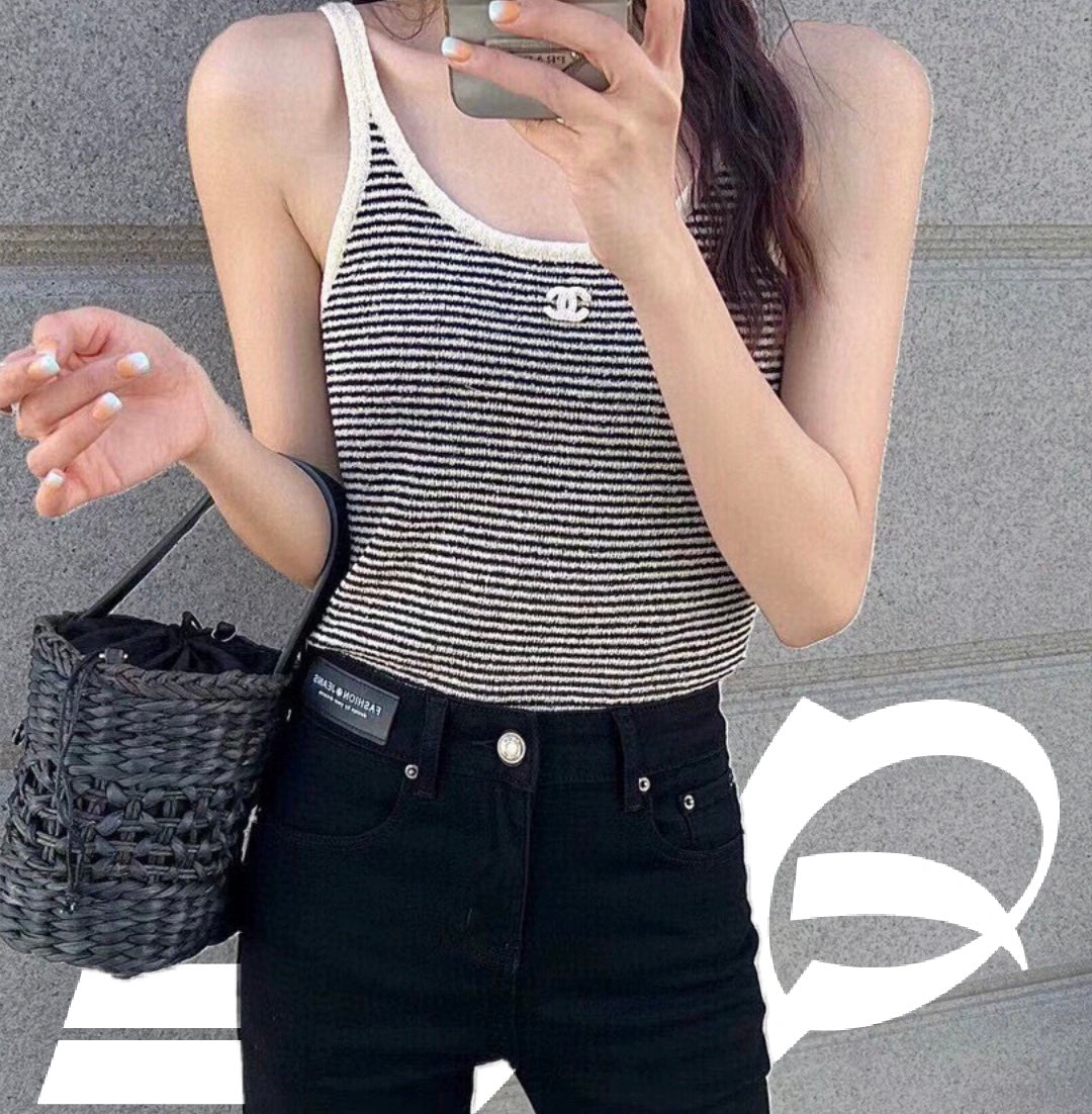 Two-color striped round neck suspender vest