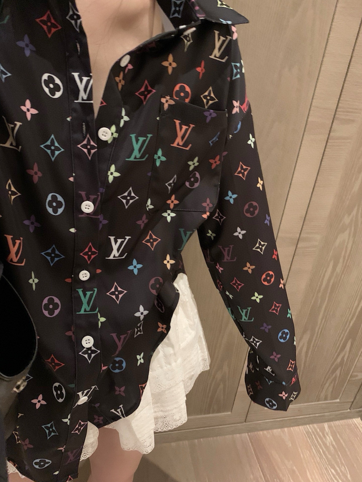 Colored letter two-color shirt