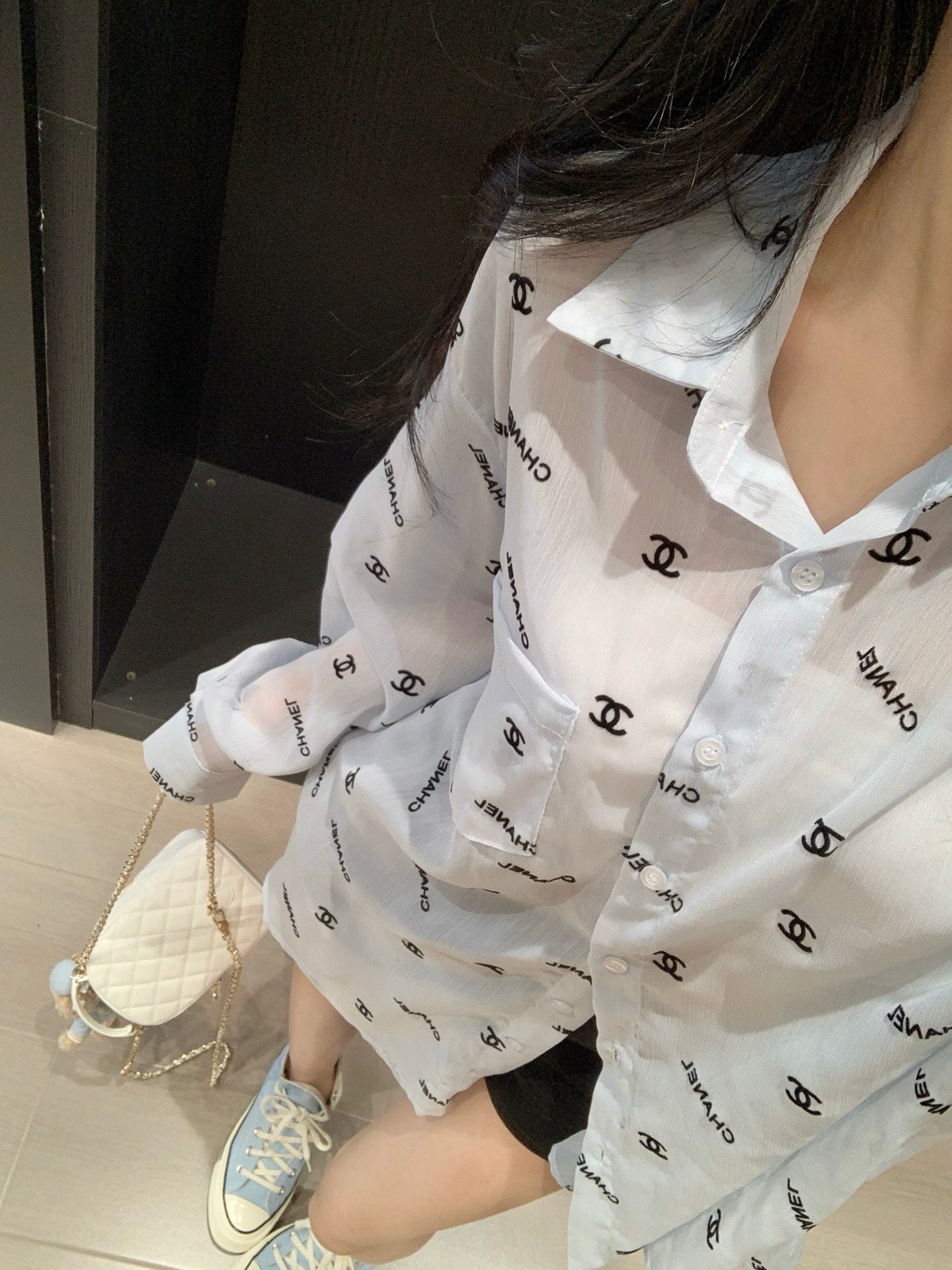 Lightweight shirt with letters