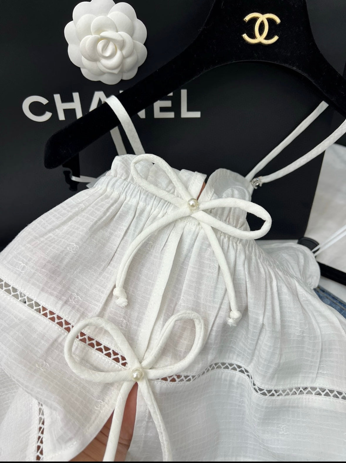New holiday style bow cross sling