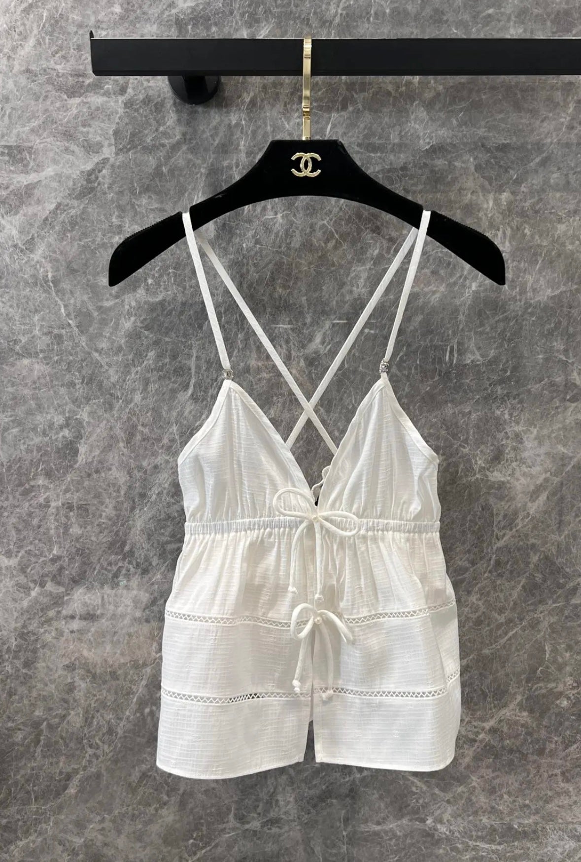 New holiday style bow cross sling