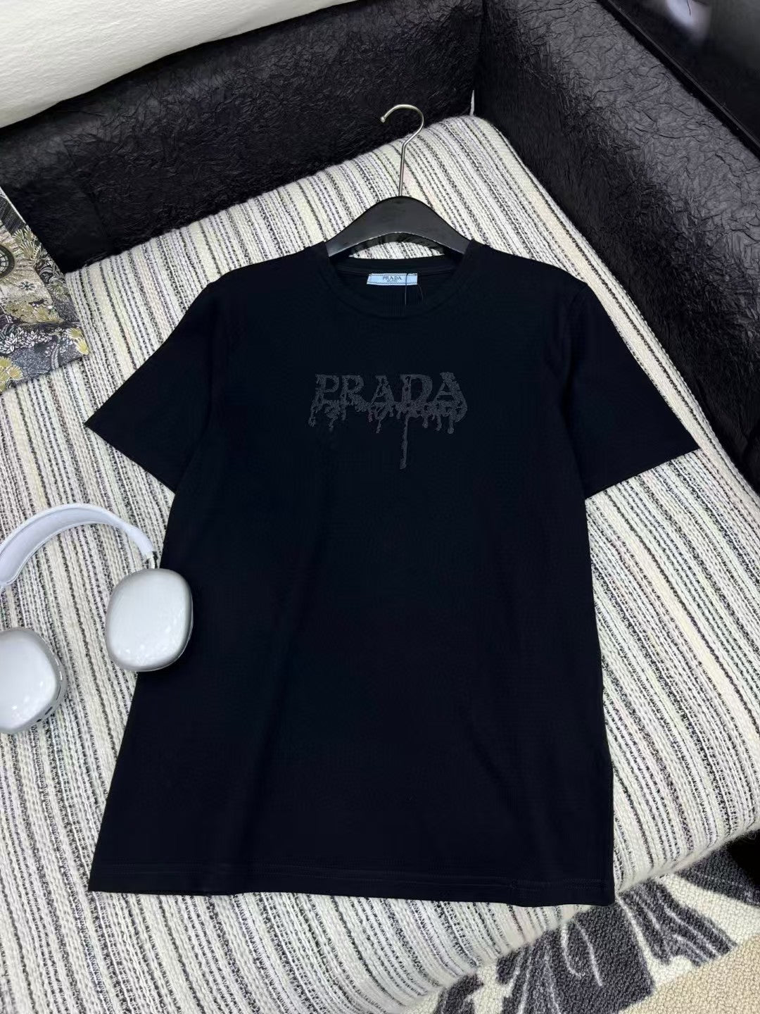 New black and white embroidered logo short sleeves