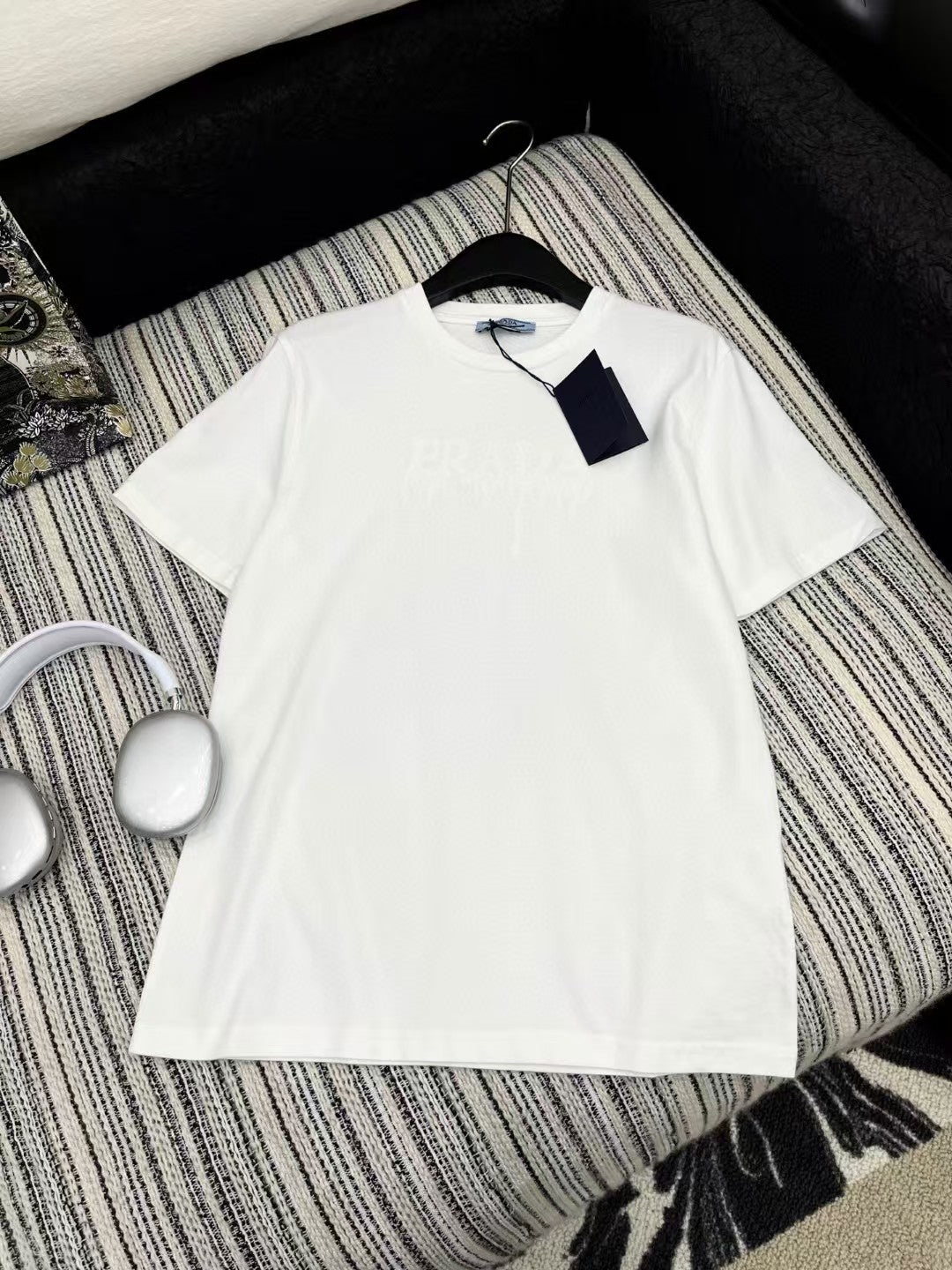New black and white embroidered logo short sleeves