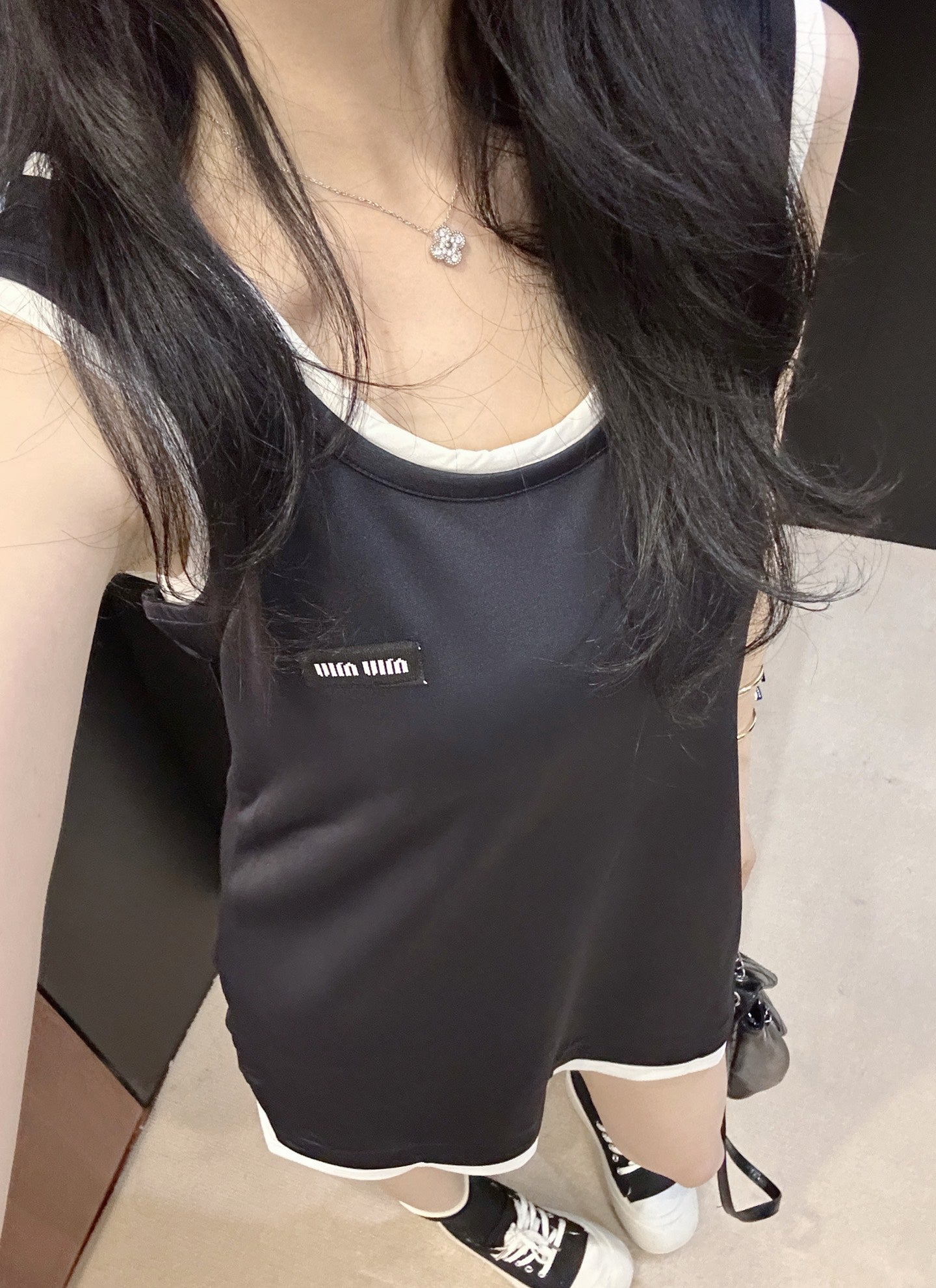 New fake two pieces of black and white contrast vest skirt