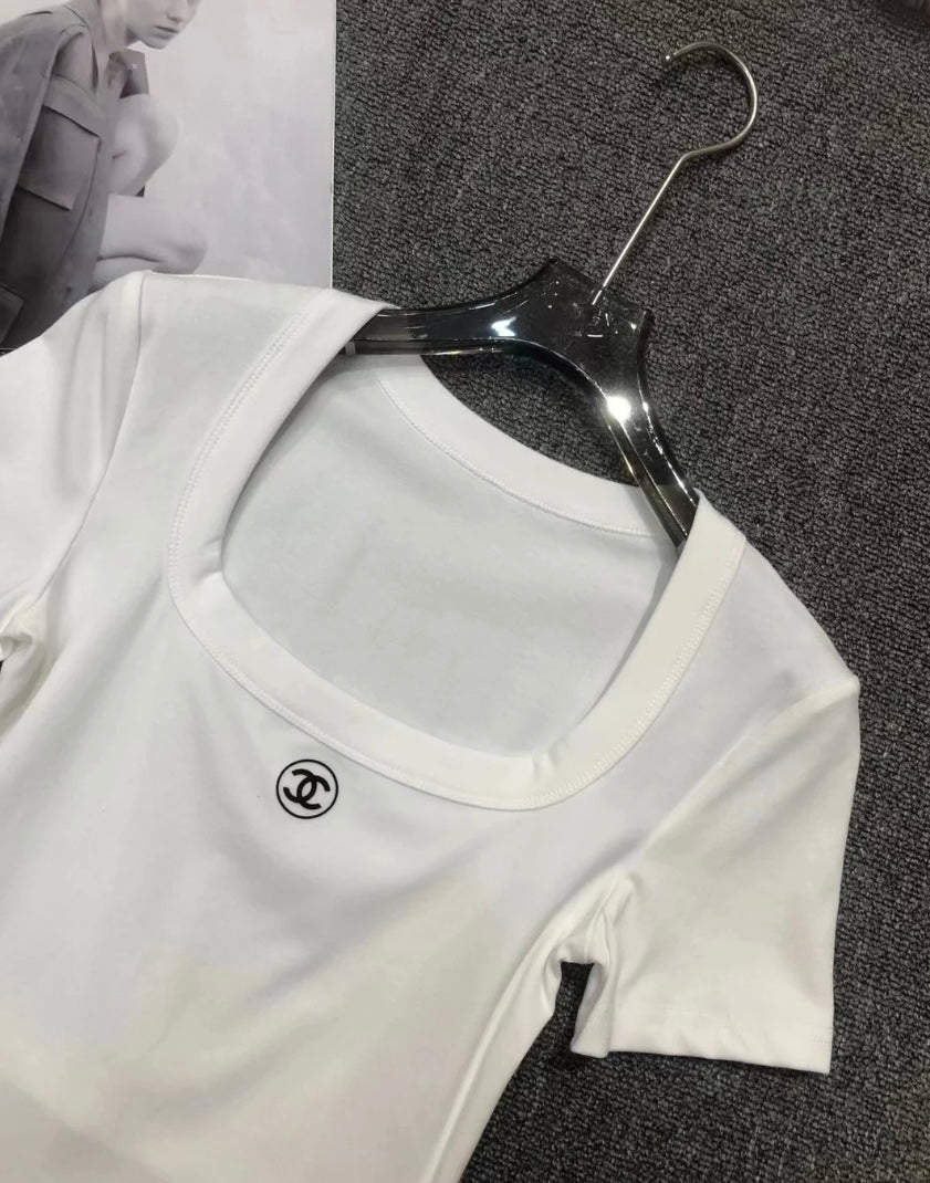 Simple personality waist-baring short sleeves