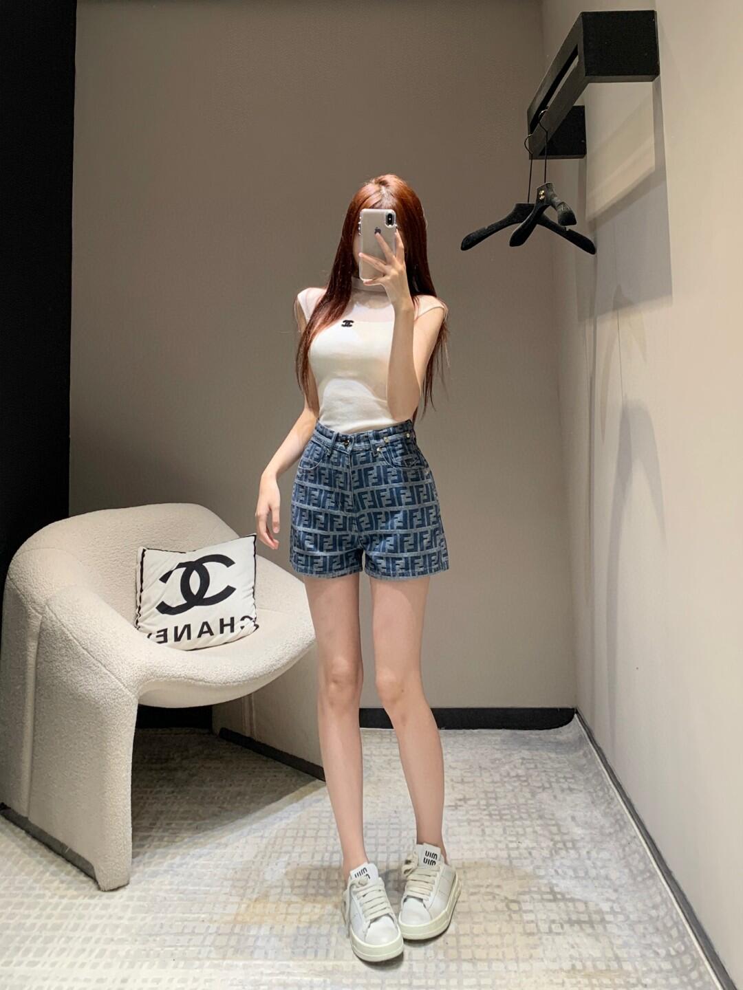 Two-tone printed denim shorts