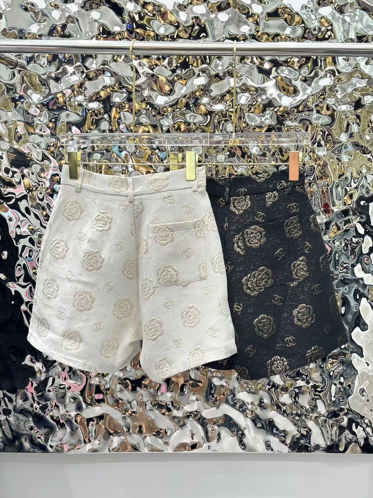 Classic Gold Thread Printed Shorts