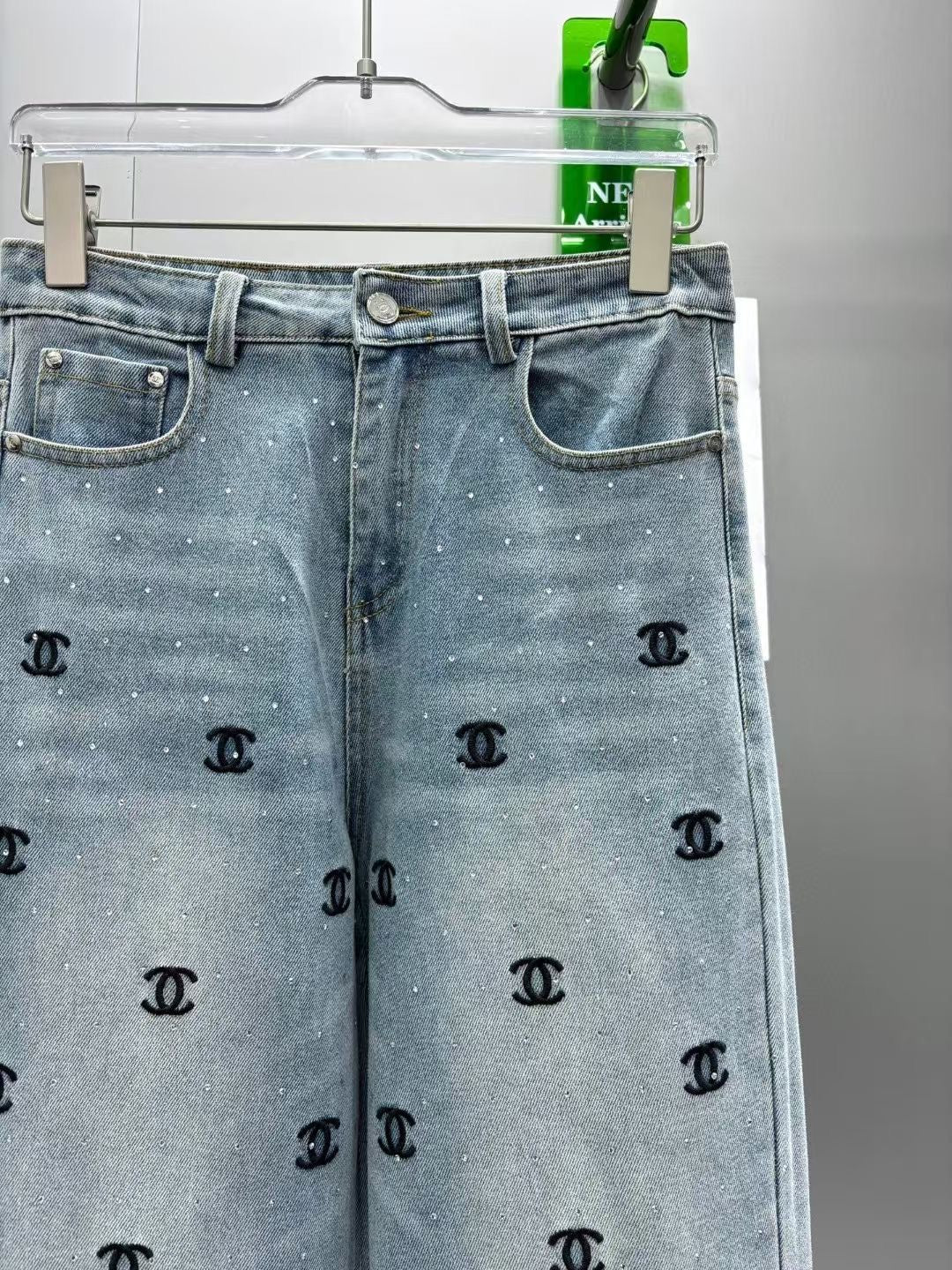 25 Embroidered logo jeans