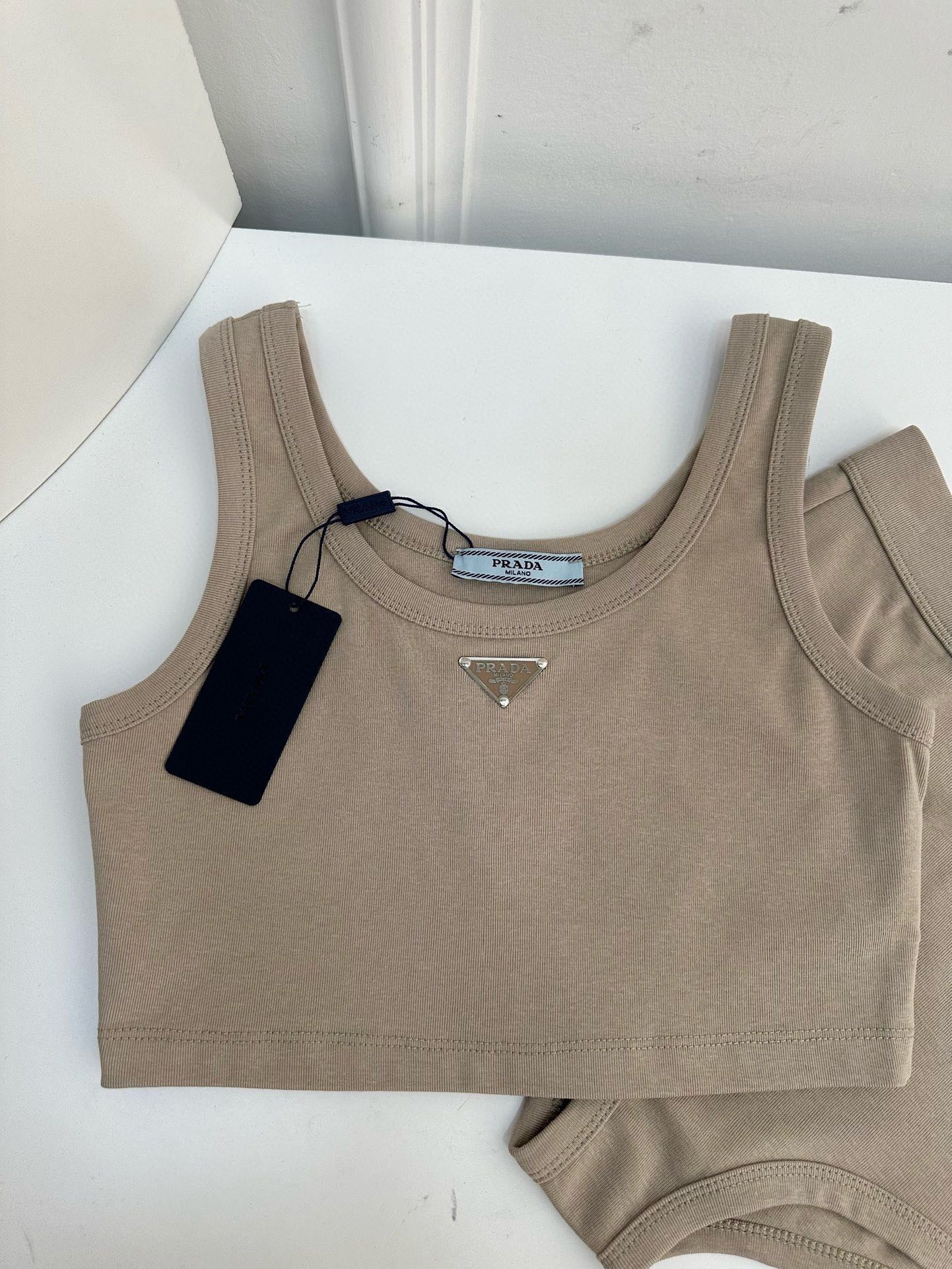 Fashionable Vest And High-Waisted Shorts Set