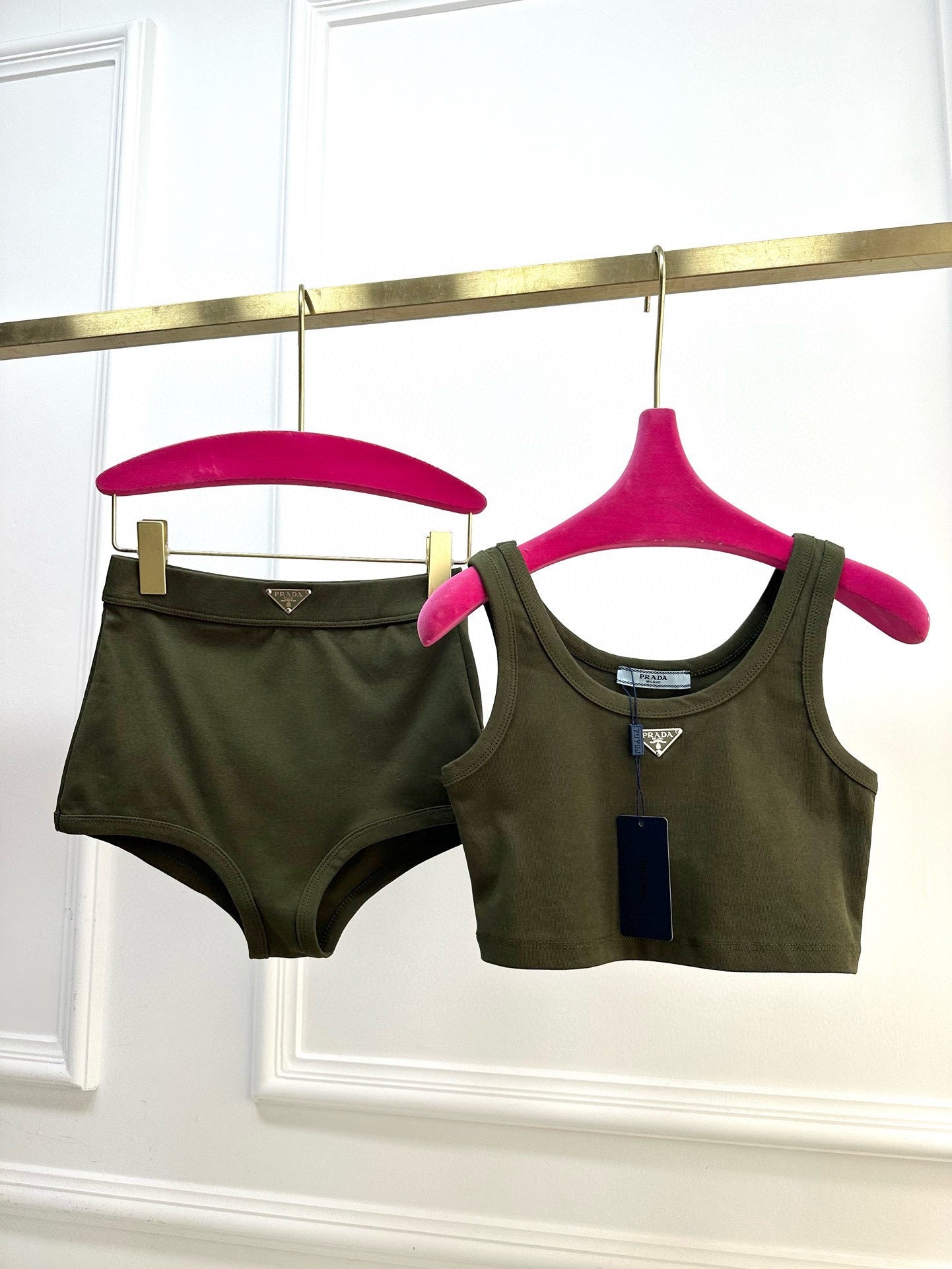 Fashionable Vest And High-Waisted Shorts Set