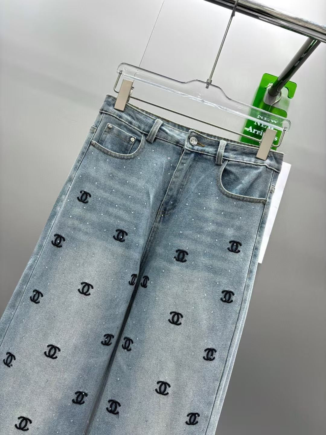 25 Embroidered logo jeans