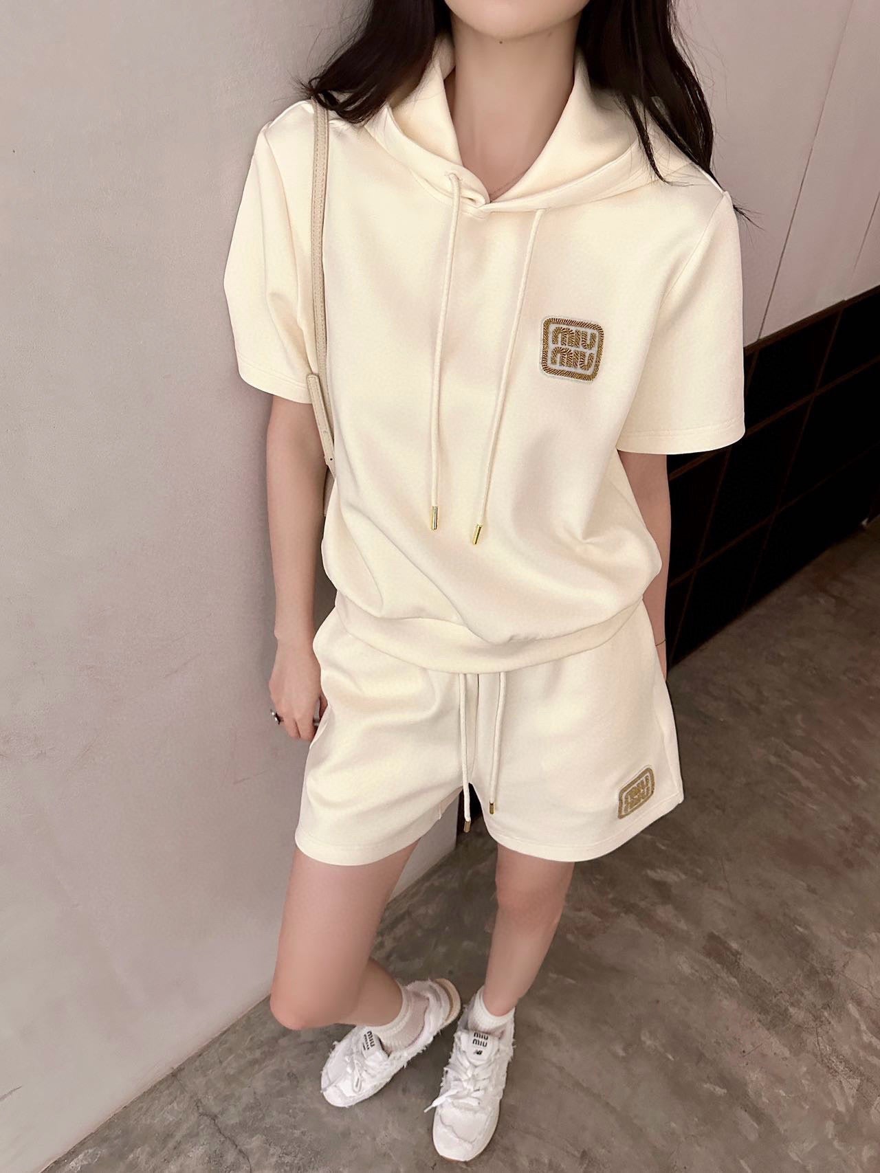 Letter Stamp Embroidered Hooded Short Sleeve Shorts Set