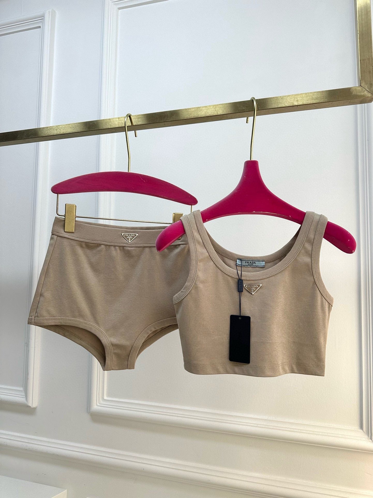 Fashionable Vest And High-Waisted Shorts Set