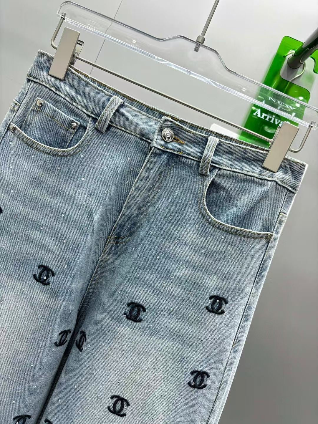 25 Embroidered logo jeans