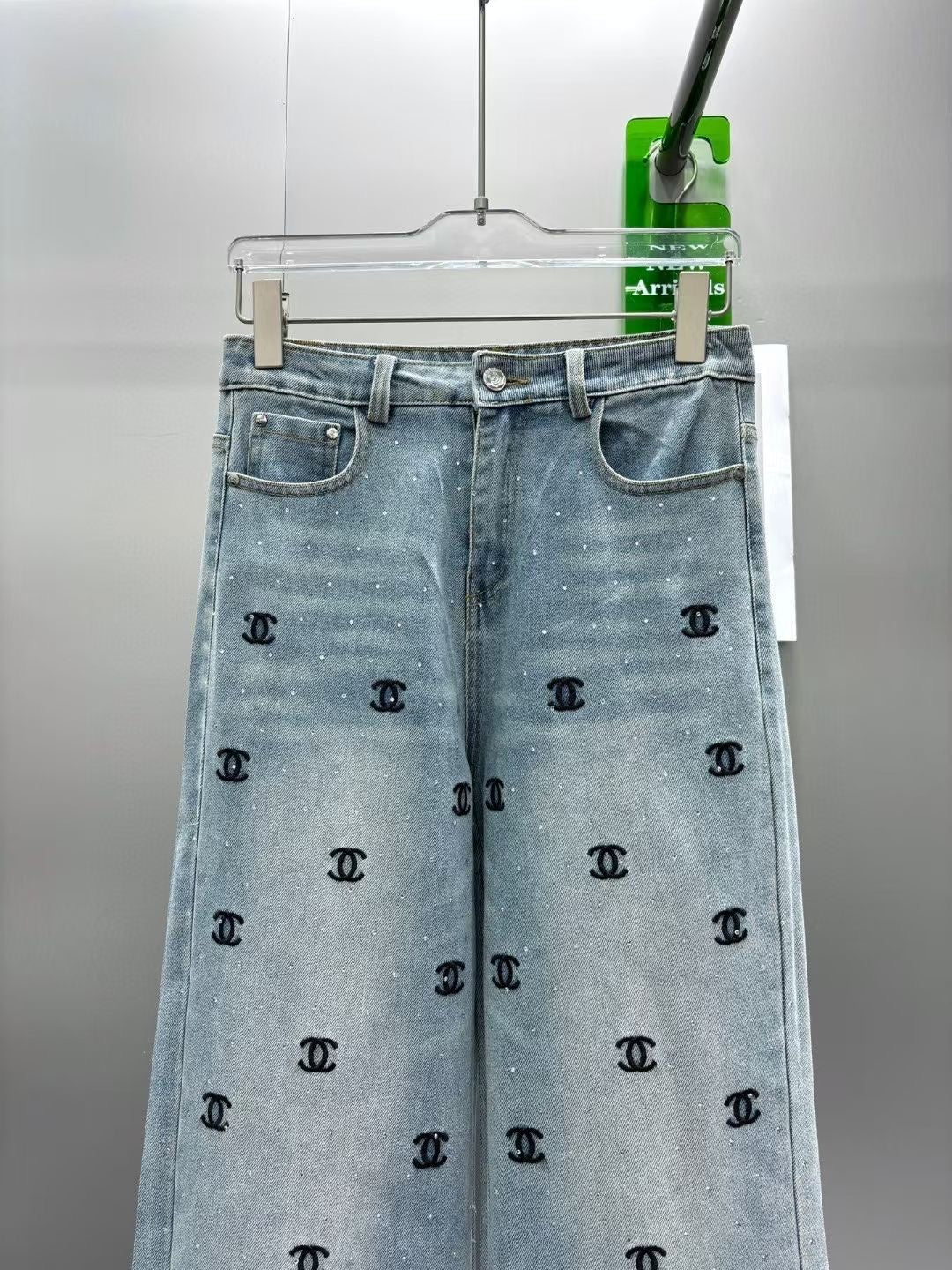 25 Embroidered logo jeans