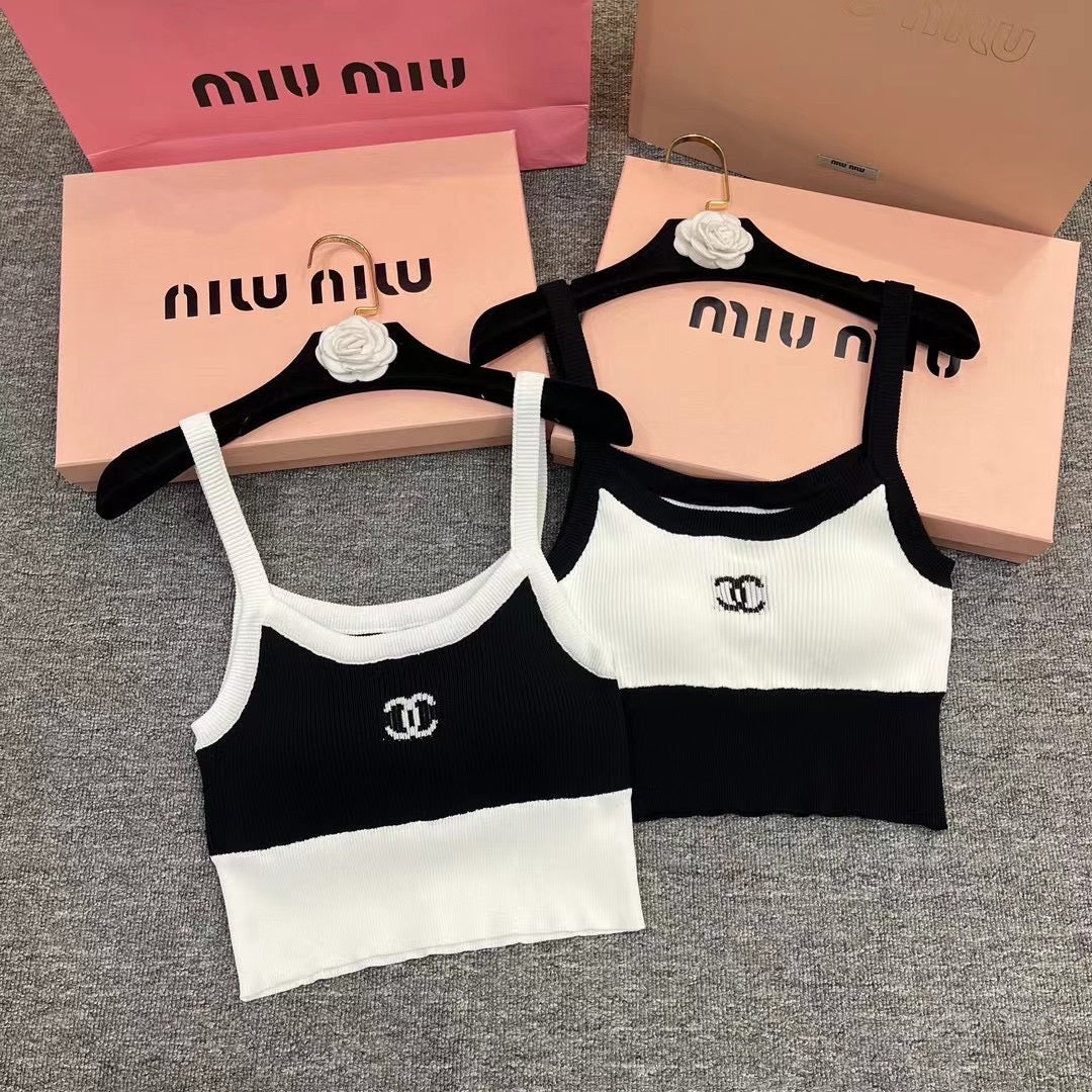 Camisola de punto con tiras texturizadas y almohadilla para el pecho con broche