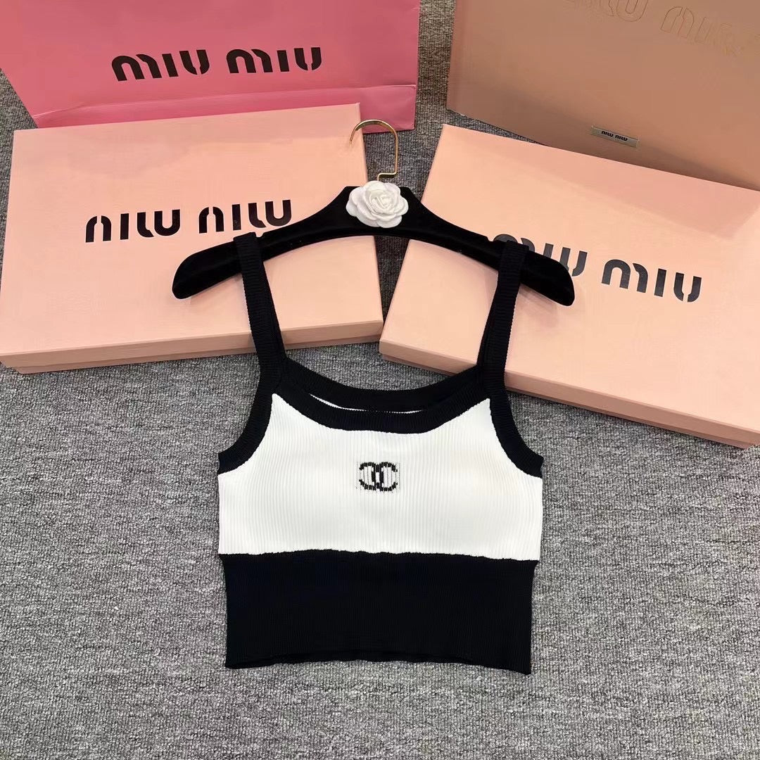 Camisola de punto con tiras texturizadas y almohadilla para el pecho con broche